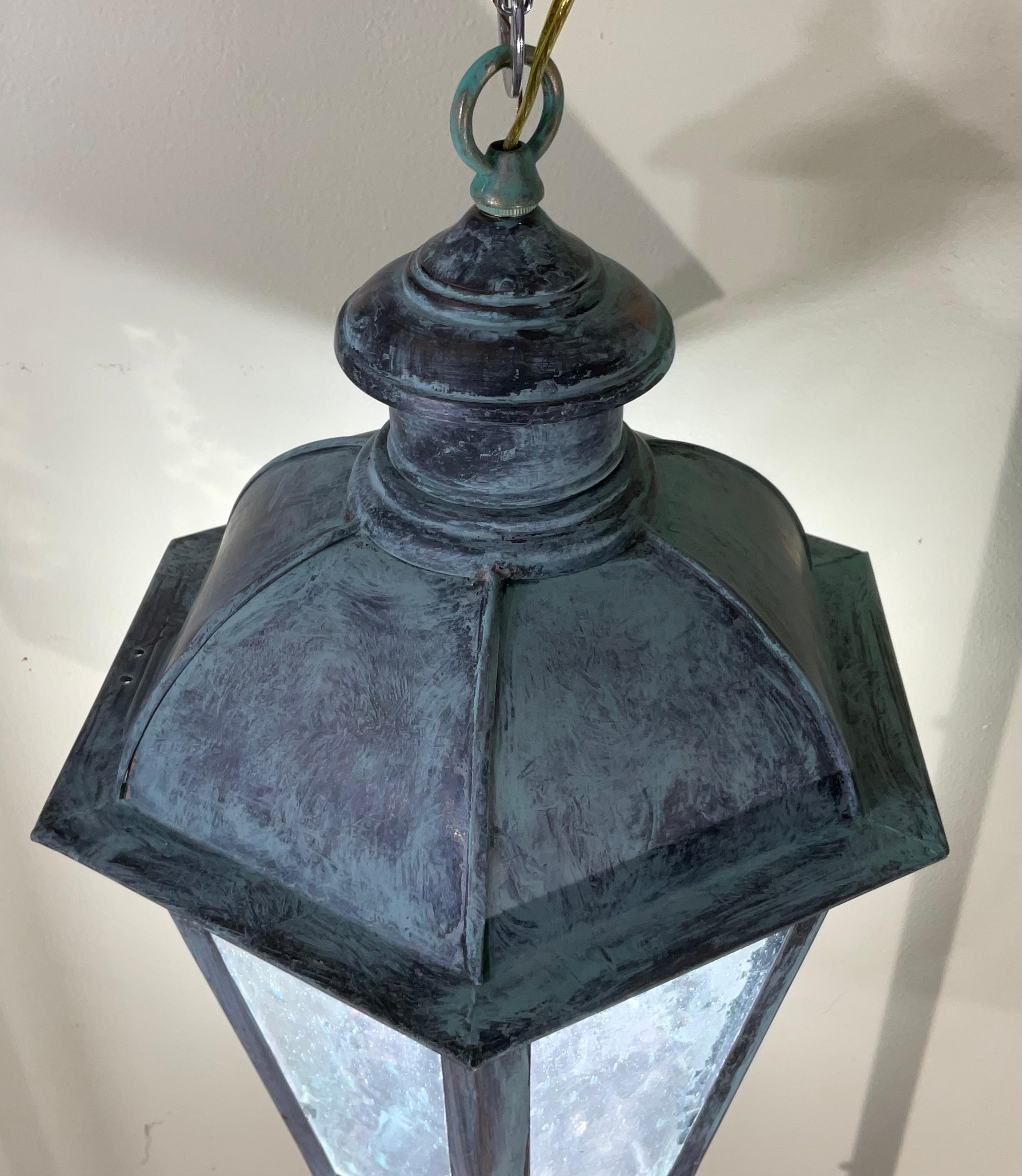 XXIe siècle et contemporain Lanterne suspendue unique en cuivre massif, fabriquée à la main 22 haut x 12 large en vente