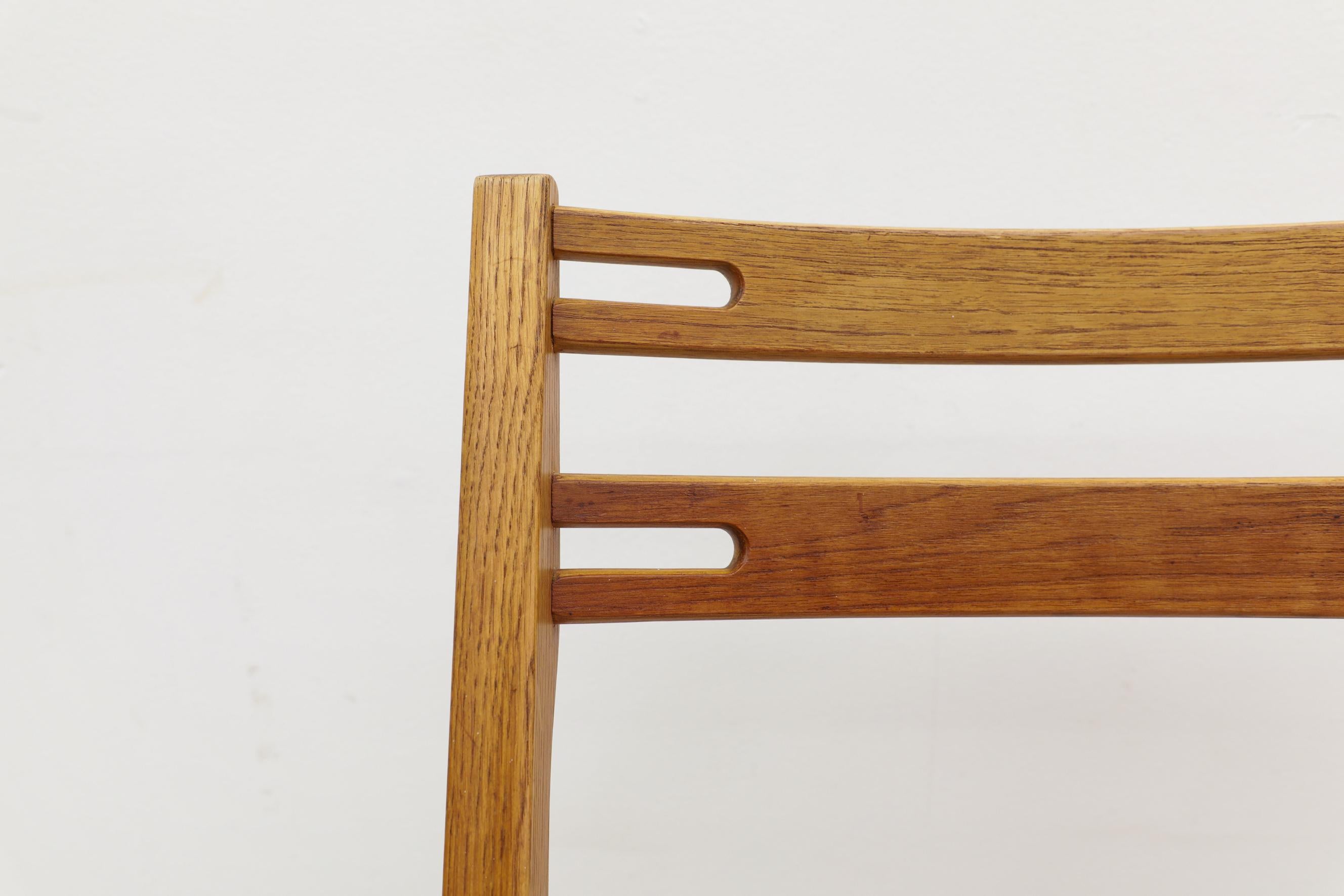 Single Hans Wegner Inspired Oak Dining Chair with Compass Legs and Bowed Back For Sale 3
