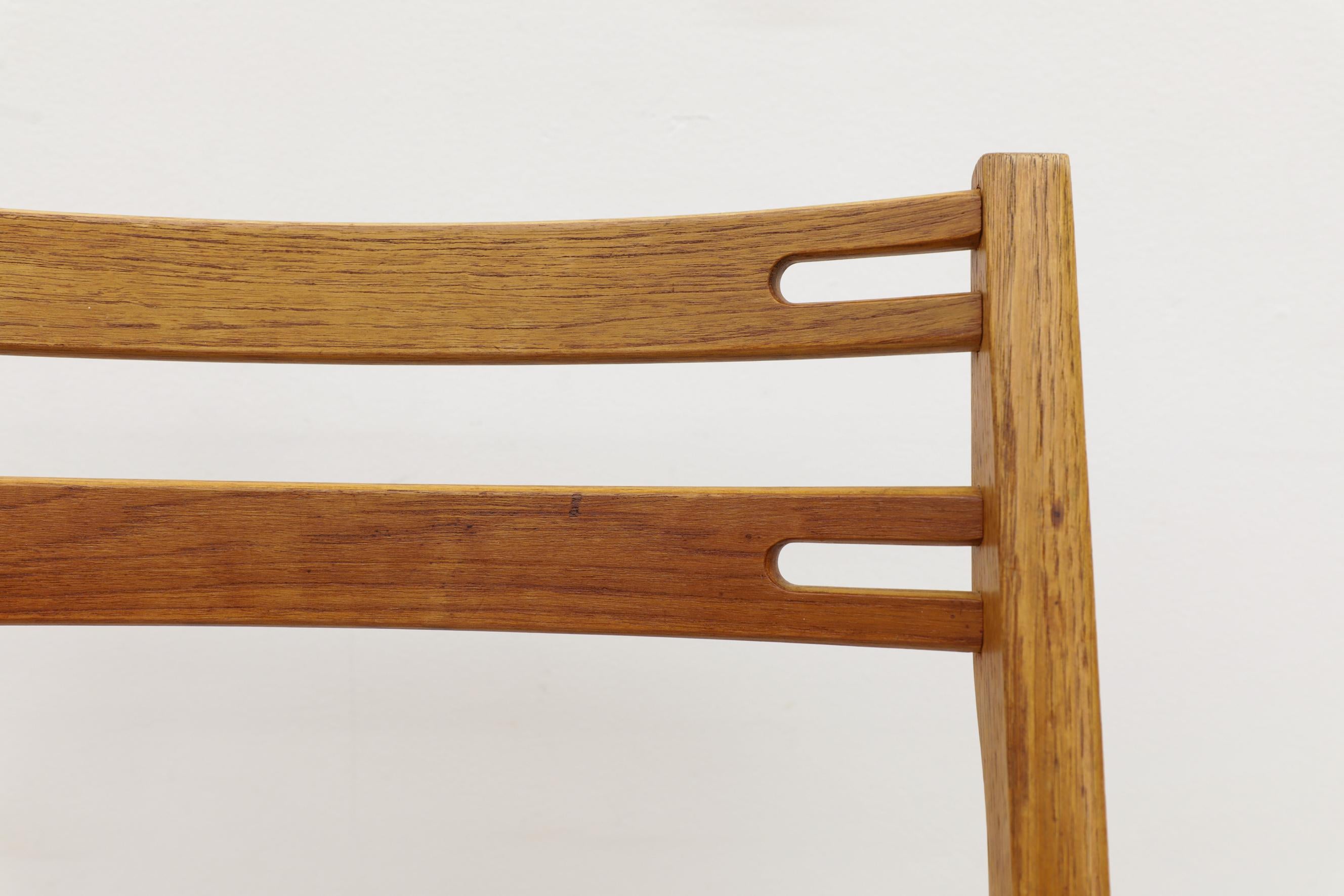 Single Hans Wegner Inspired Oak Dining Chair with Compass Legs and Bowed Back For Sale 4