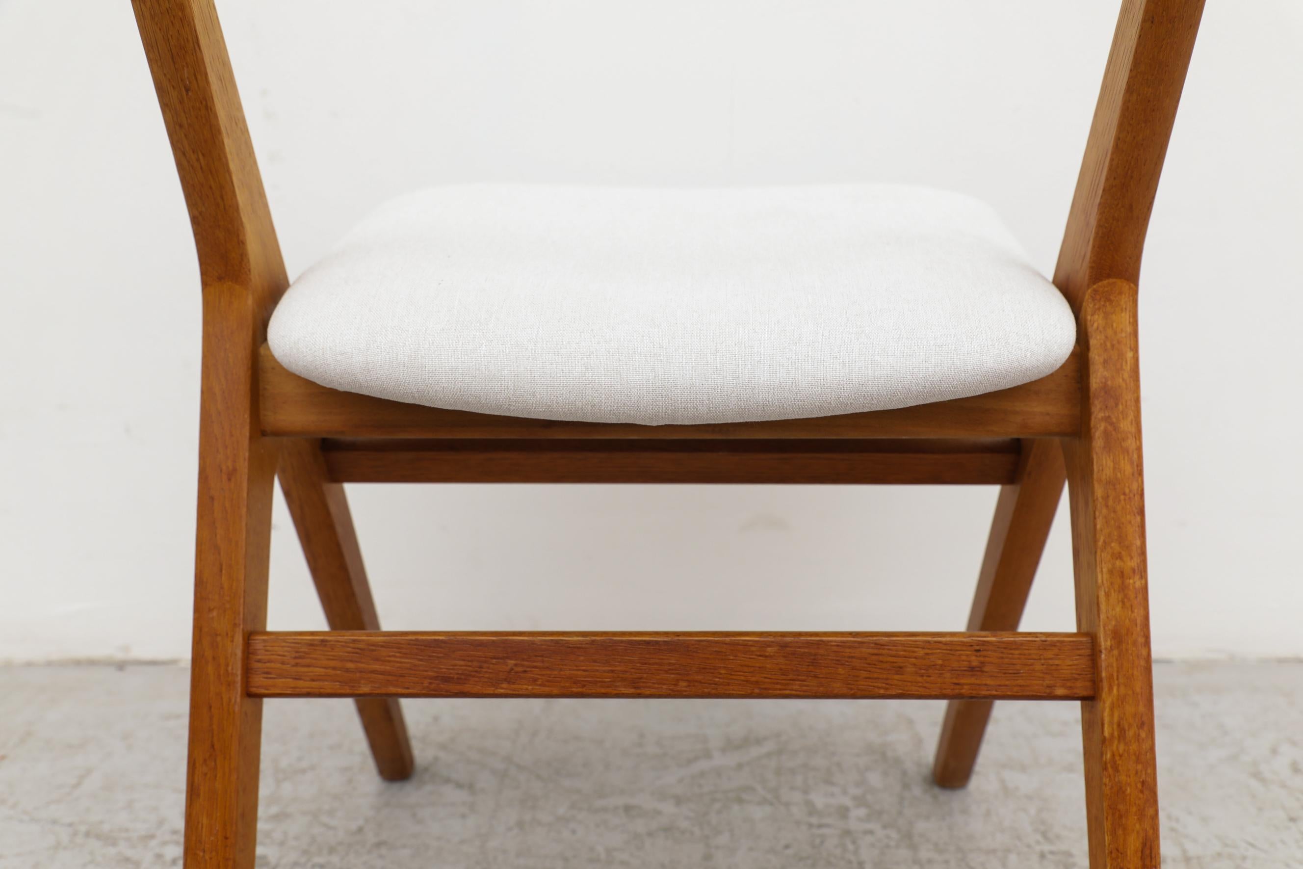 Single Hans Wegner Inspired Oak Dining Chair with Compass Legs and Bowed Back For Sale 7