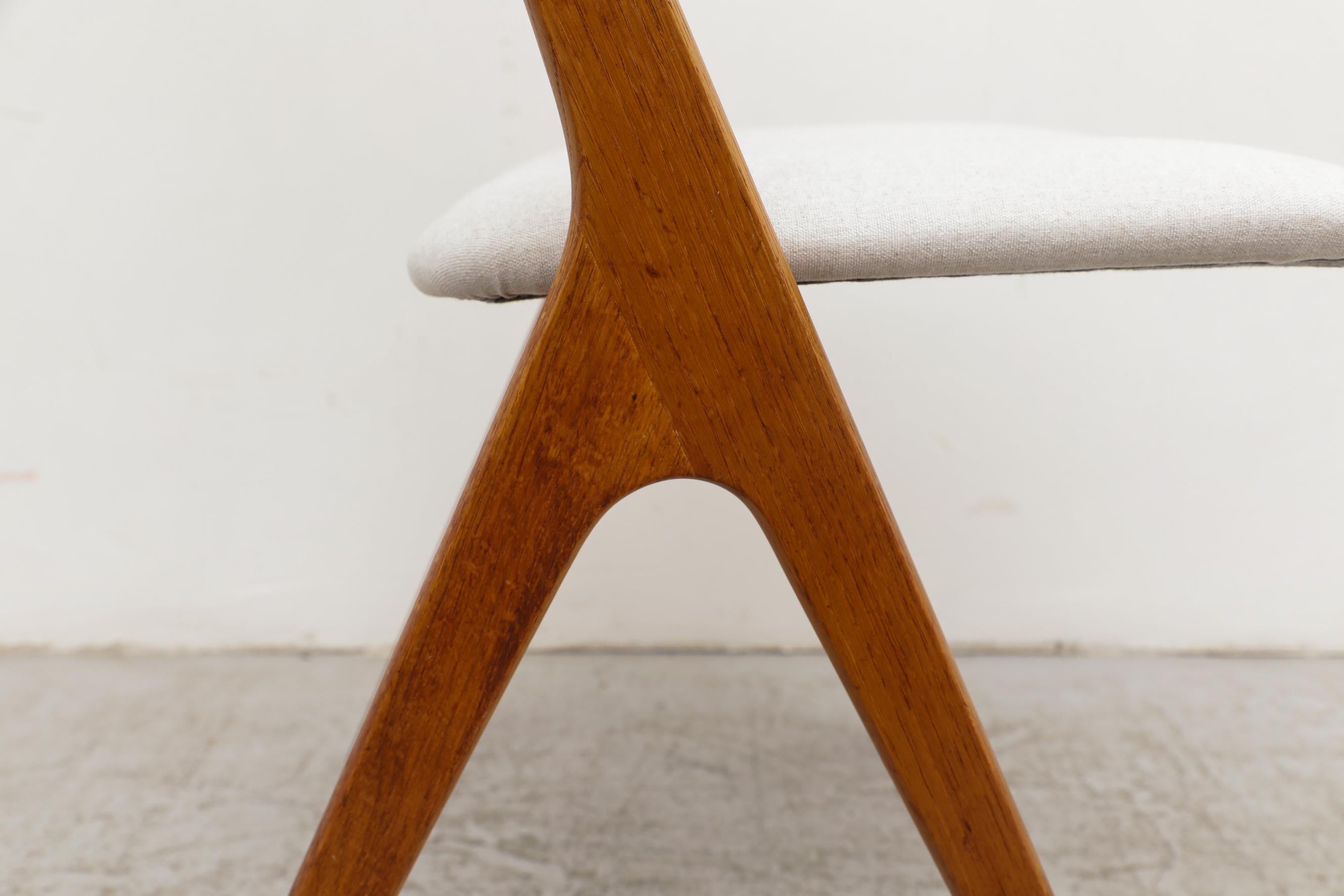 Single Hans Wegner Inspired Oak Dining Chair with Compass Legs and Bowed Back For Sale 9