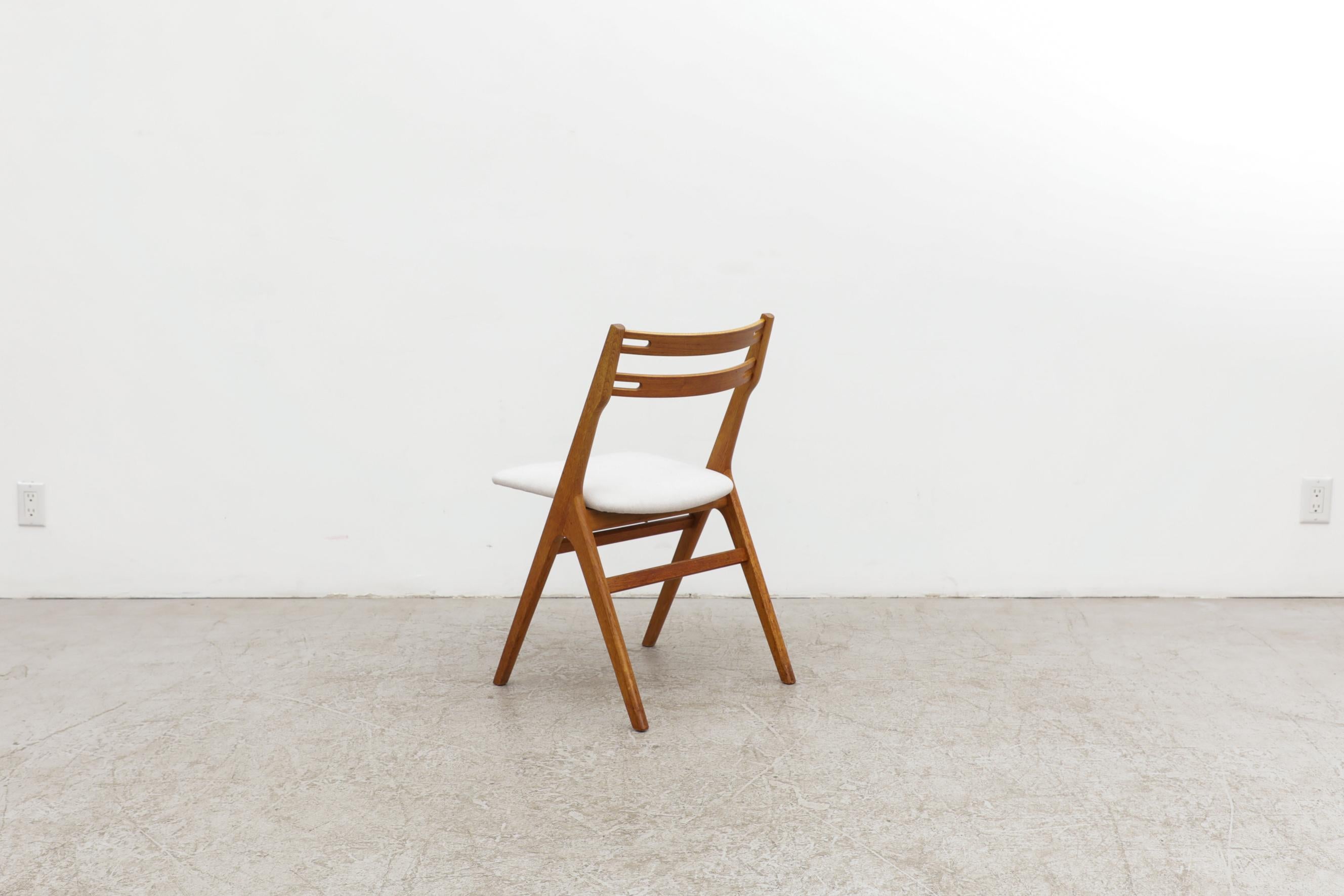Danish Single Hans Wegner Inspired Oak Dining Chair with Compass Legs and Bowed Back For Sale