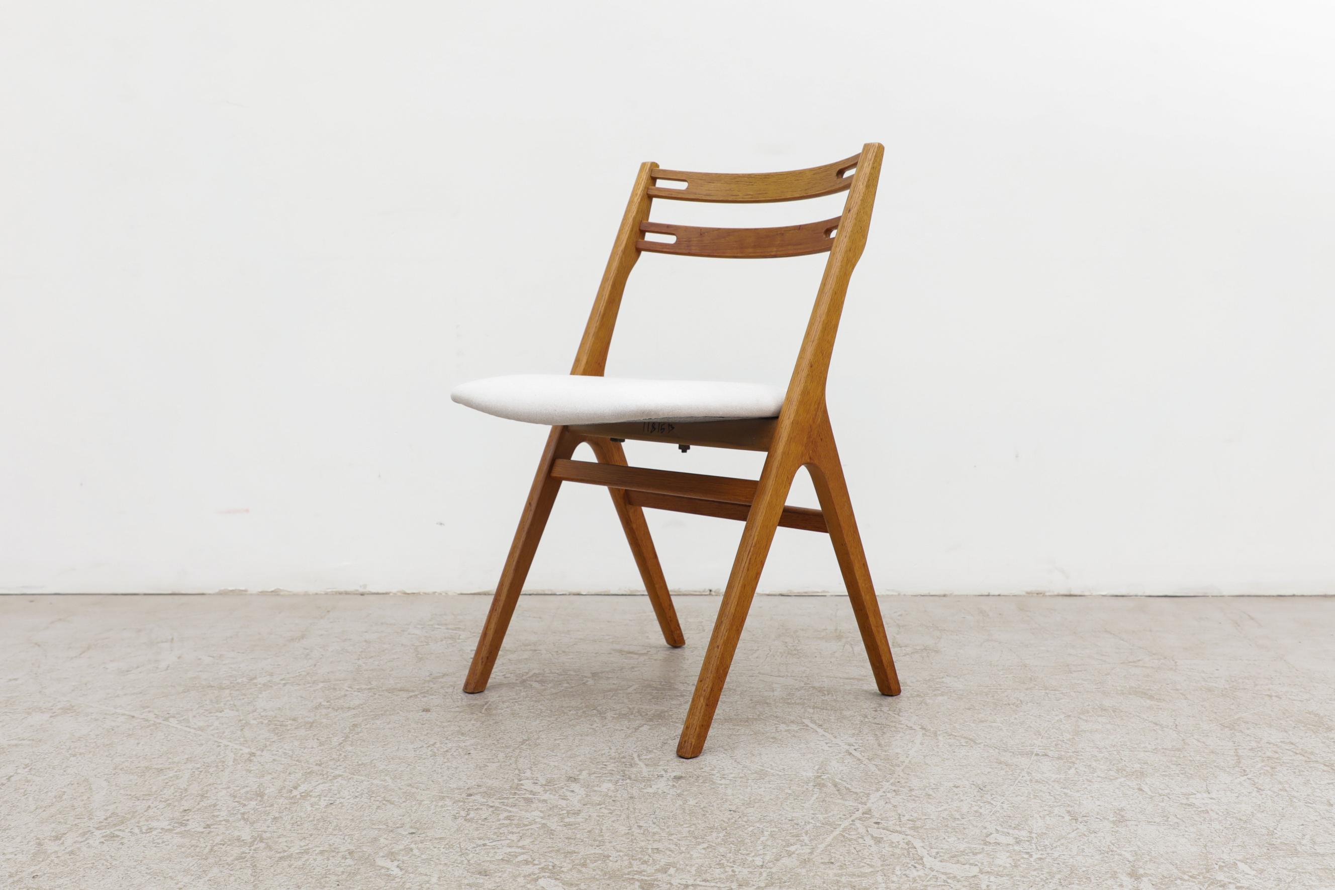 Late 20th Century Single Hans Wegner Inspired Oak Dining Chair with Compass Legs and Bowed Back For Sale