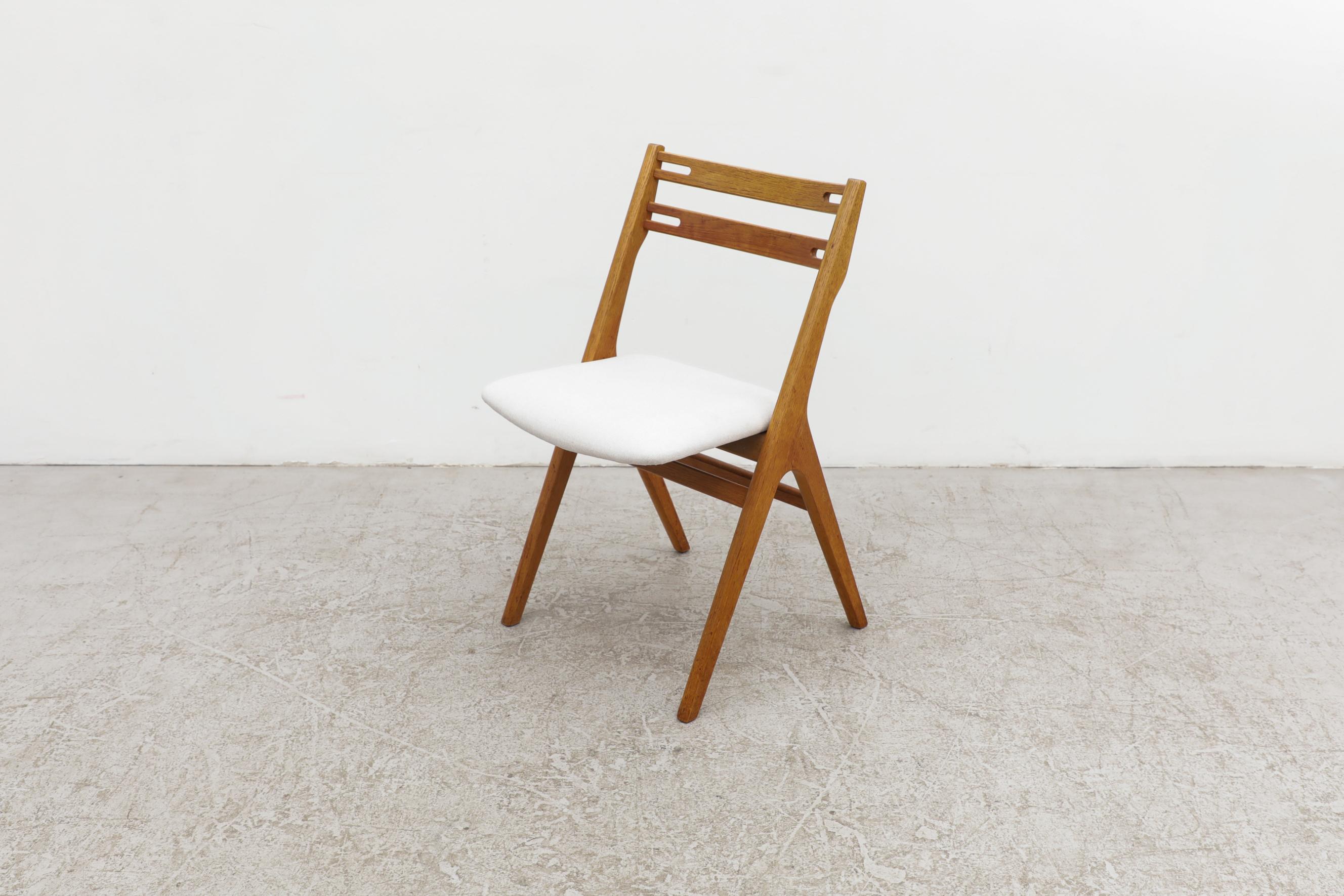 Single Hans Wegner Inspired Oak Dining Chair with Compass Legs and Bowed Back For Sale 1
