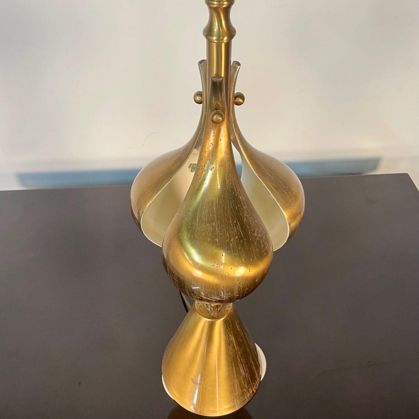 Single Hollywood Regency Style Brass Table / Desk Lamp For Sale 3