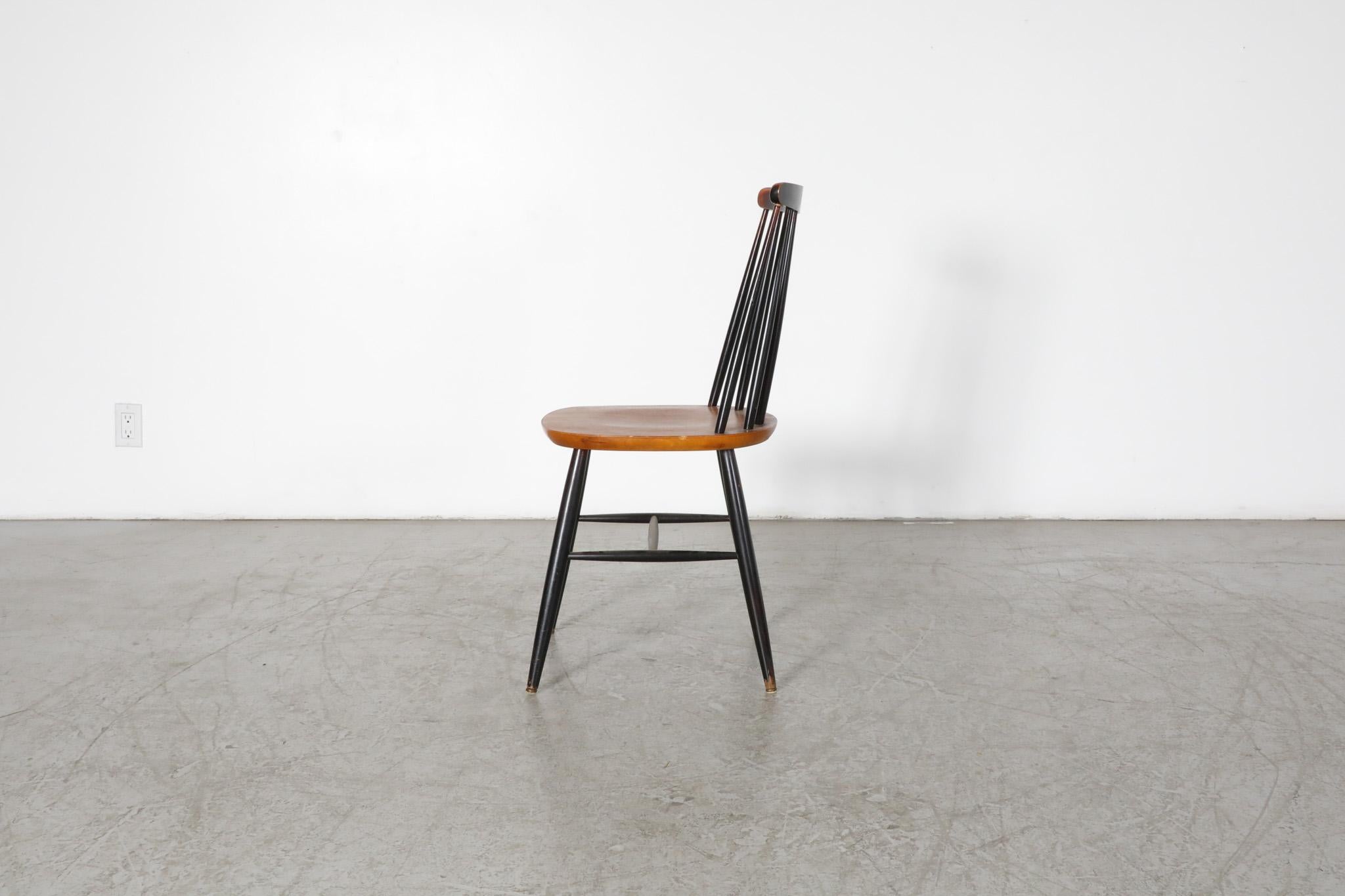 Einzelner Ilmari Tapiovaara-Stuhl mit Spindelrückenlehne (Moderne der Mitte des Jahrhunderts) im Angebot