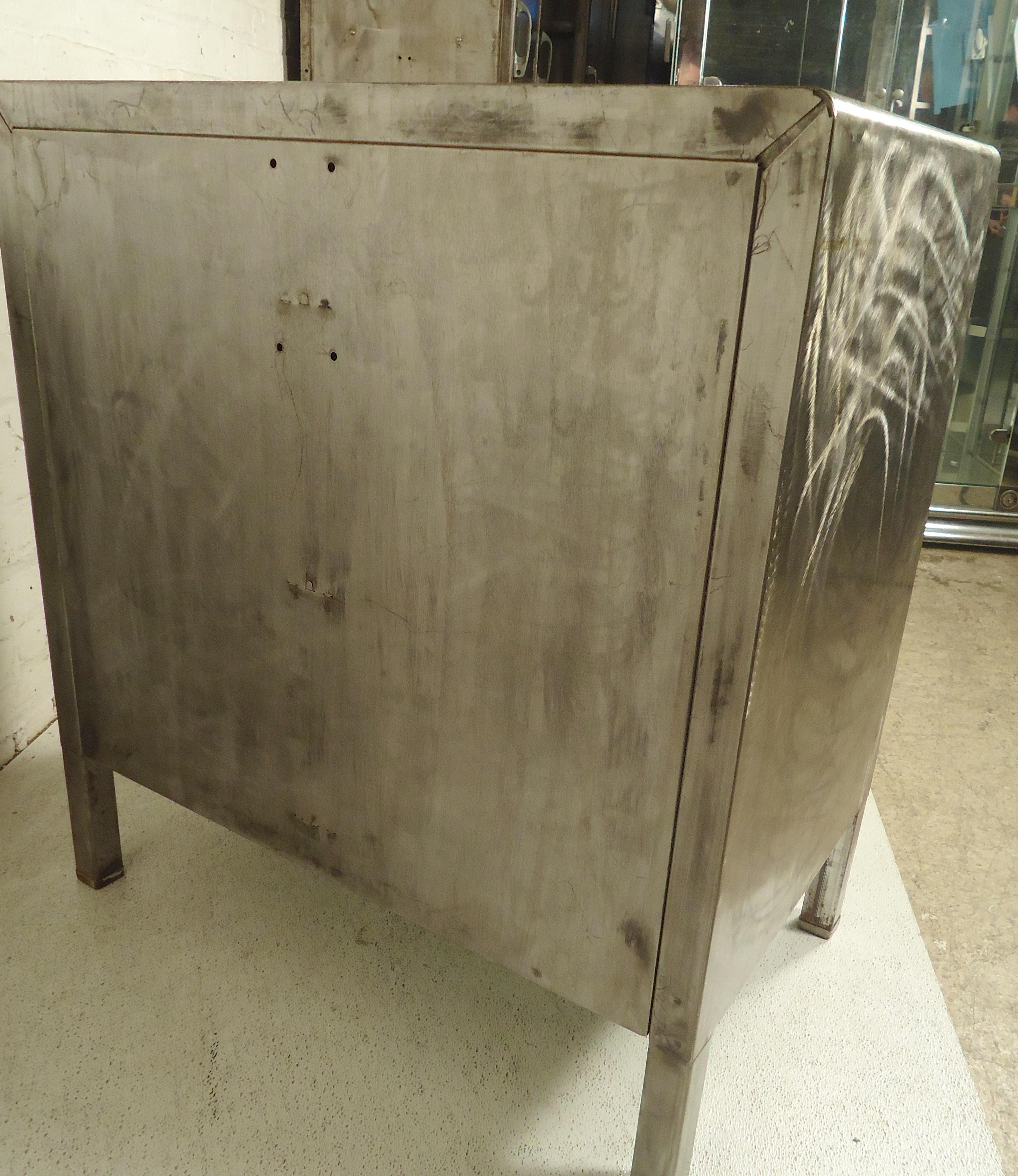 Single Industrial Metal Dresser 5
