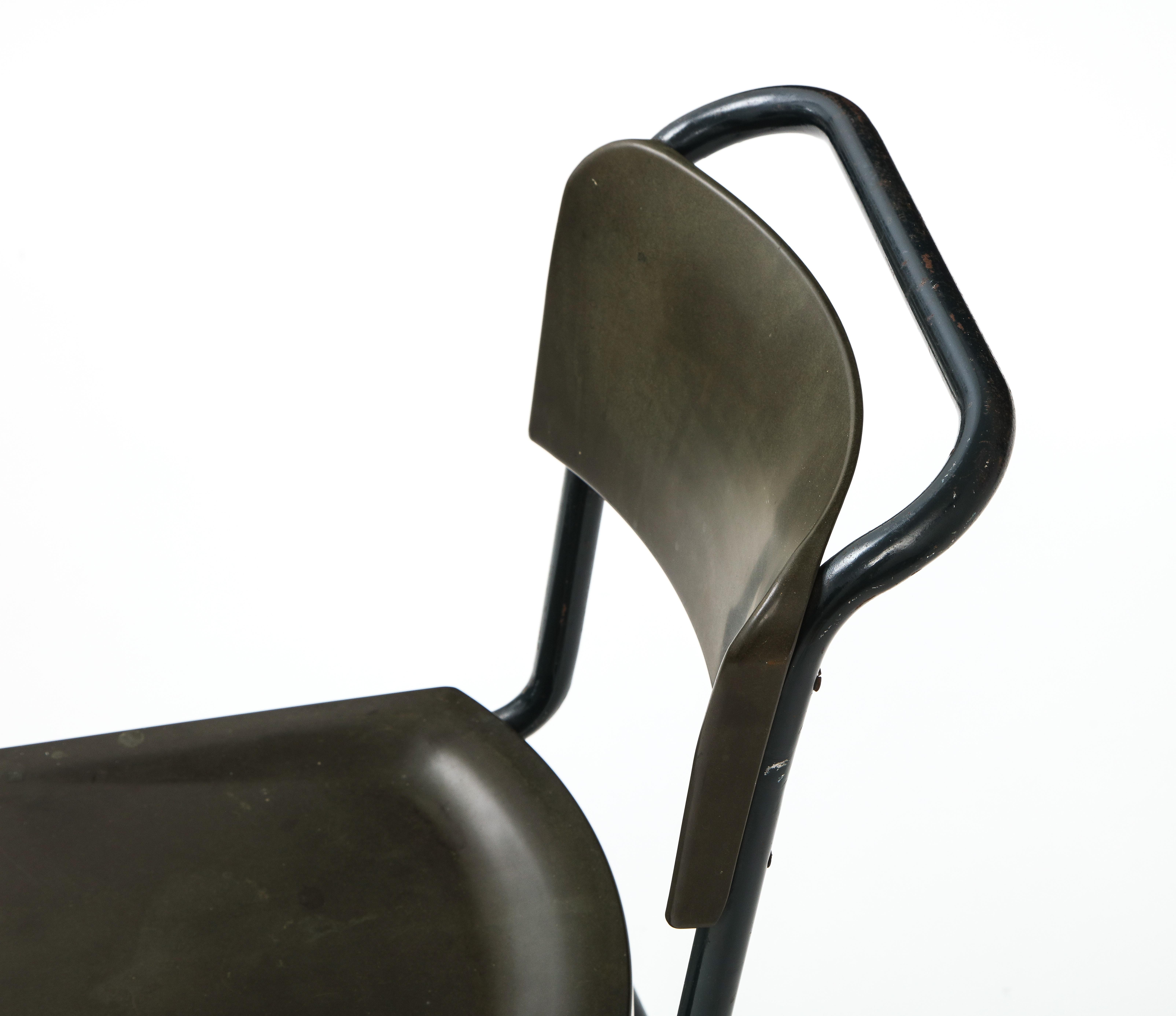 Chaise d'appoint industrielle unique dans le style de Pierre Guariche, France, années 1950 en vente 11