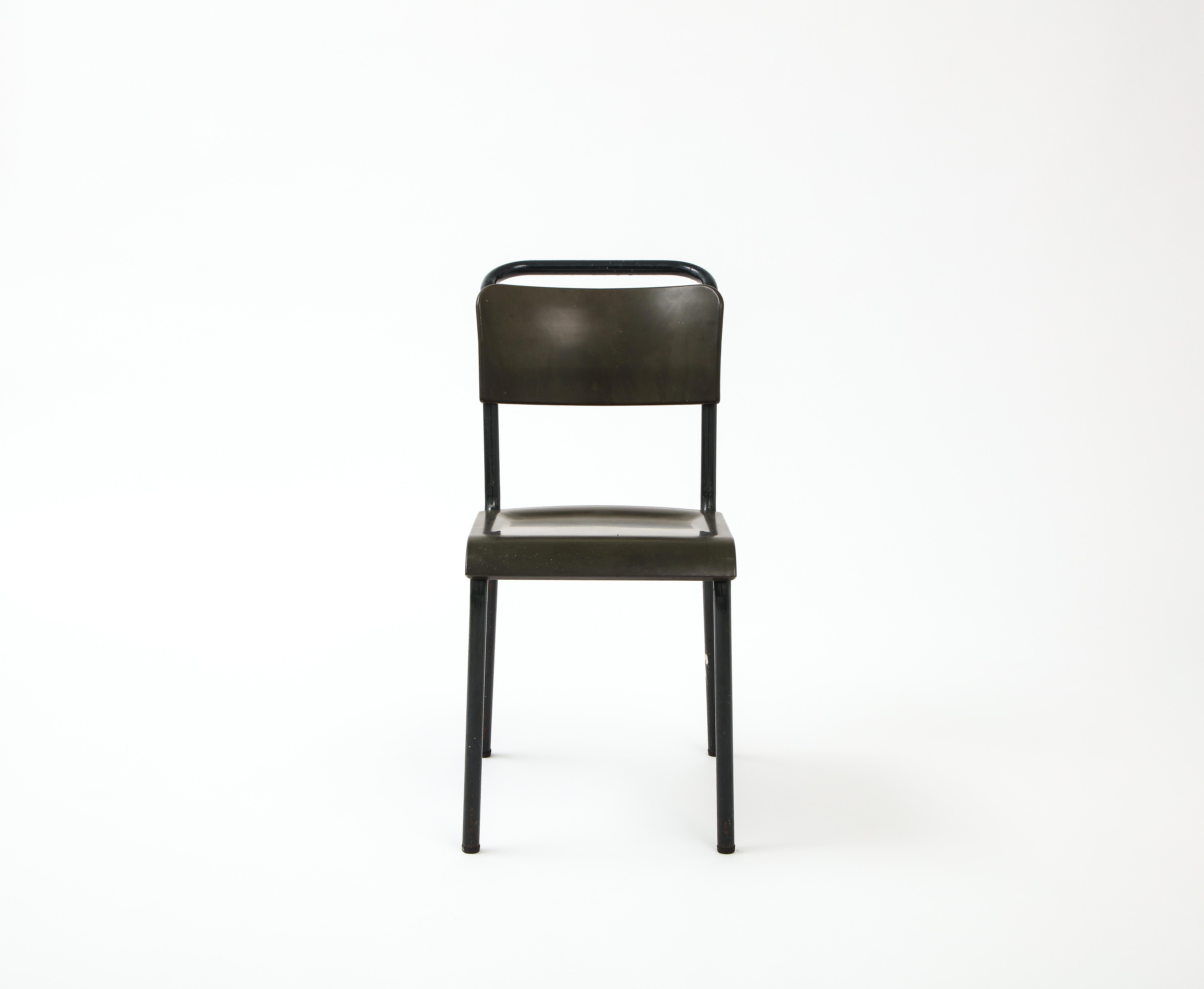 Exceptional French mid-century single side chair in the style of Pierre Guariche. 

Made in 1950's France. Industrial styling, fabricated with black metal frame and bakelite seat.

The striking form makes it the perfect stand-out statement and /