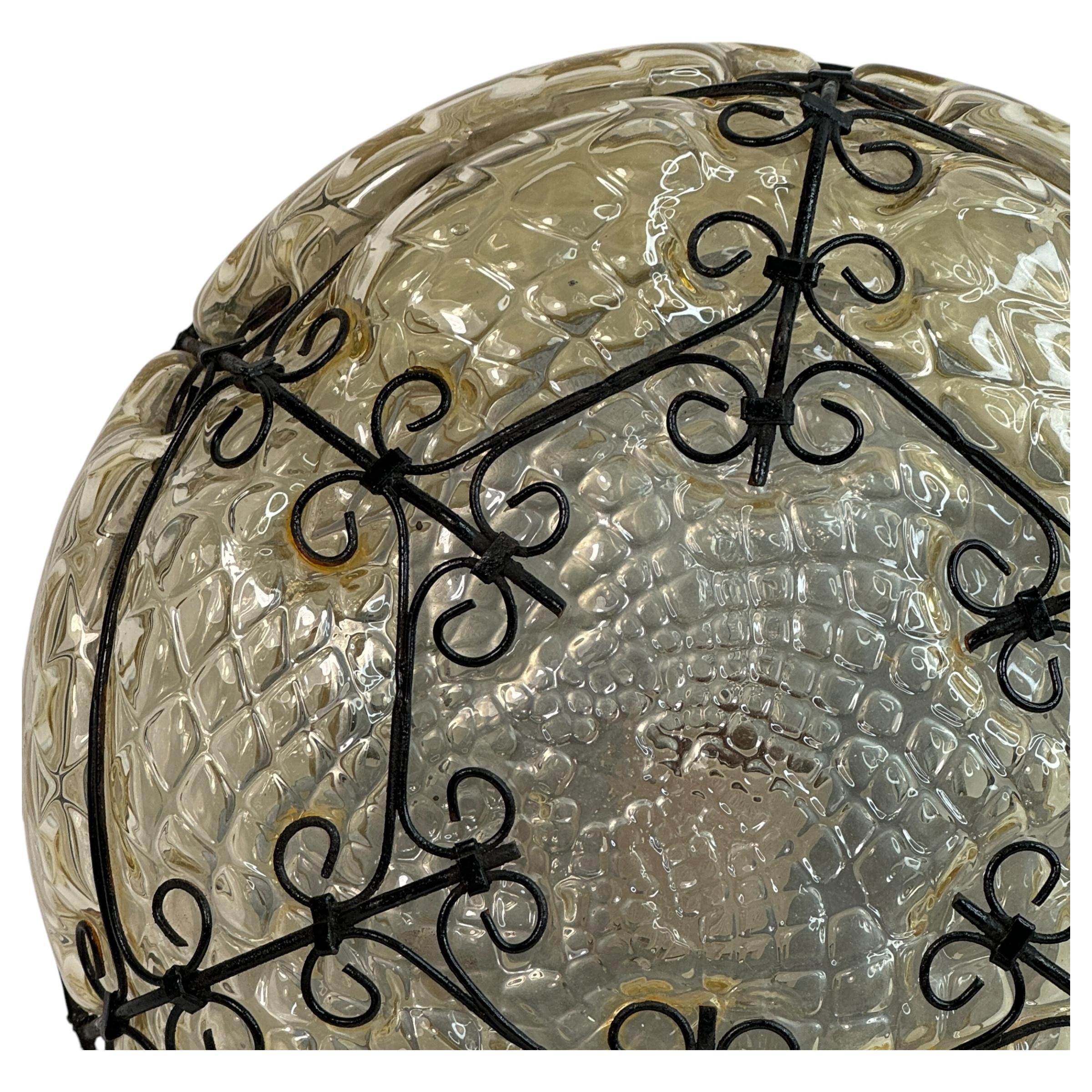 Einzelne Eisen Käfig venezianischen Glas Flush Mount oder Wandleuchter, Italien 1950er Jahre (Handgefertigt) im Angebot