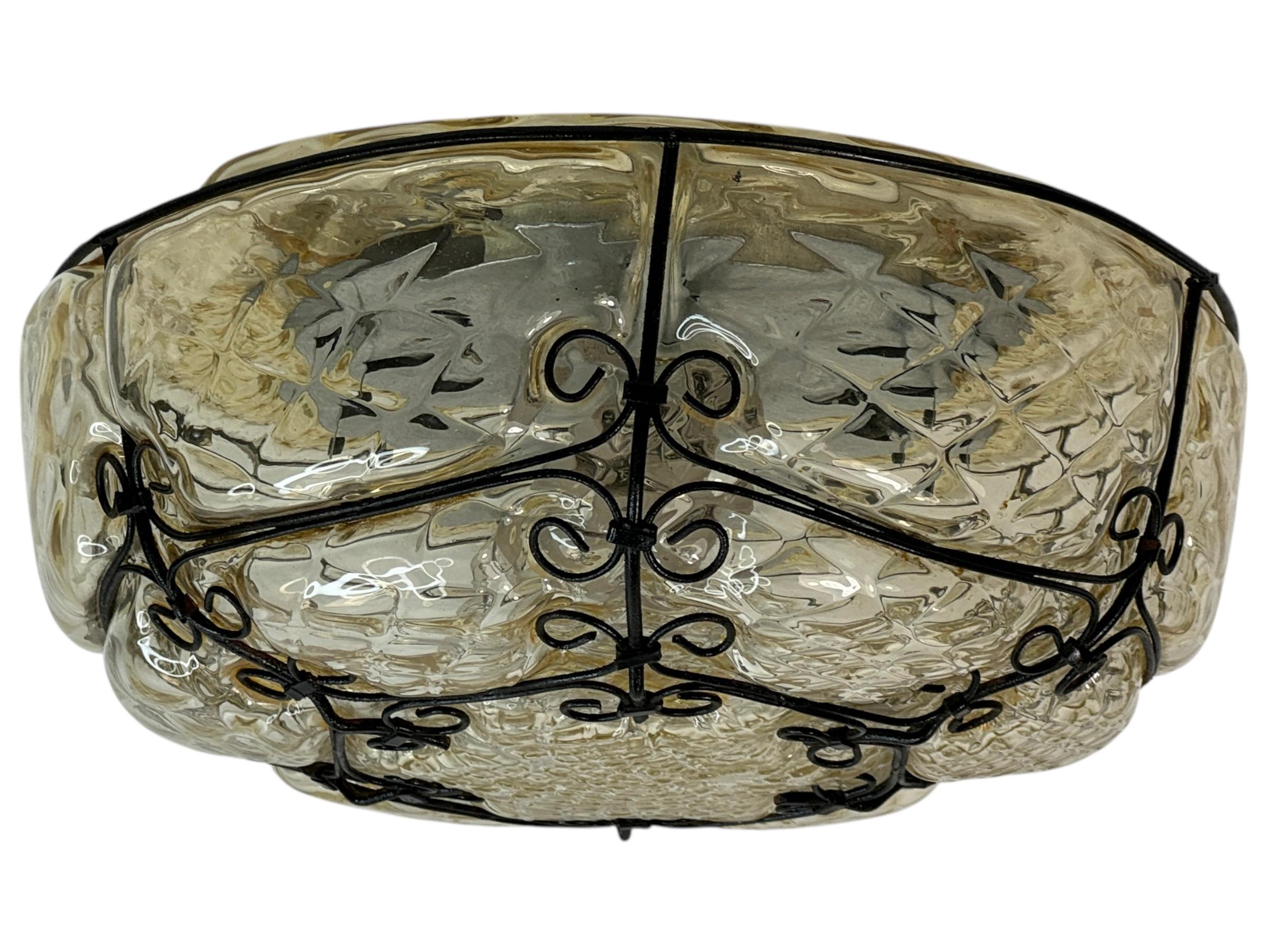 Einzelne Eisen Käfig venezianischen Glas Flush Mount oder Wandleuchter, Italien 1950er Jahre im Angebot 1