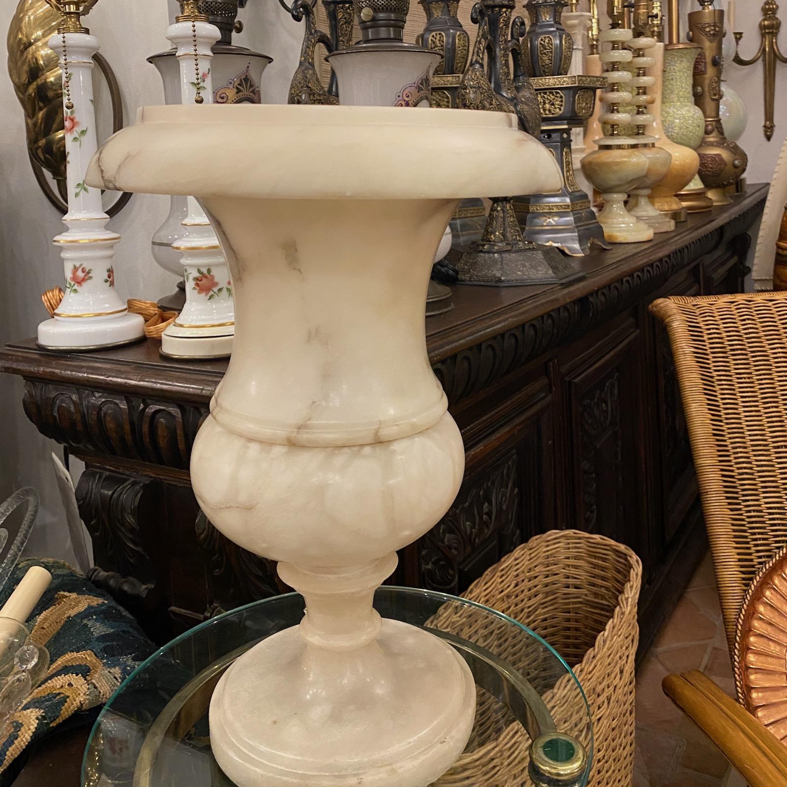 Early 20th Century Single Italian Alabaster Urn Lamp For Sale