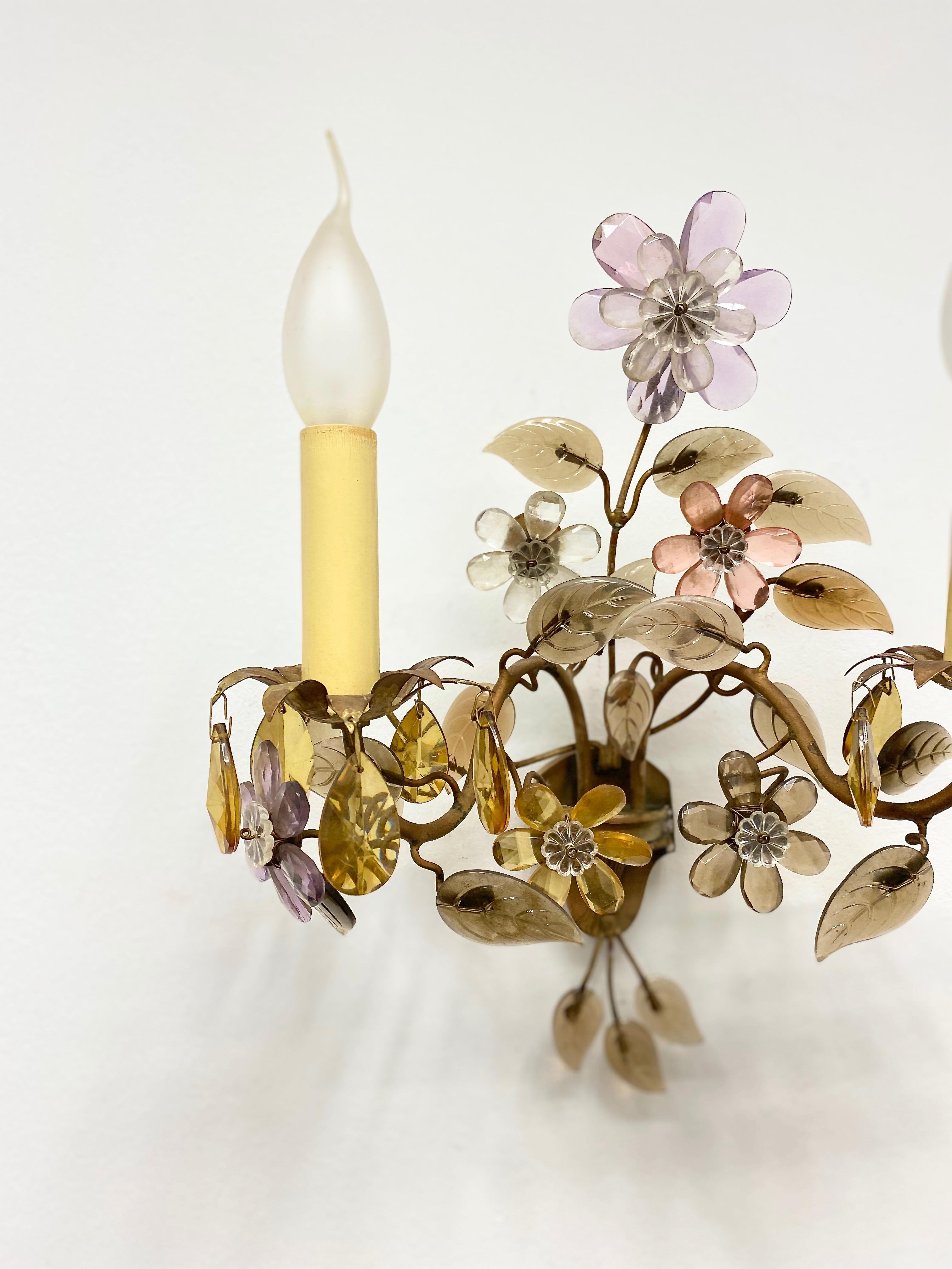 A single iron floral sconce by Banci Firenze with crystal flowers and leaves. The fixture requires two European E14 candelabra bulbs, each bulb up to 40 watts. The wall light has a beautiful patina and gives each room an eclectic statement. Made of