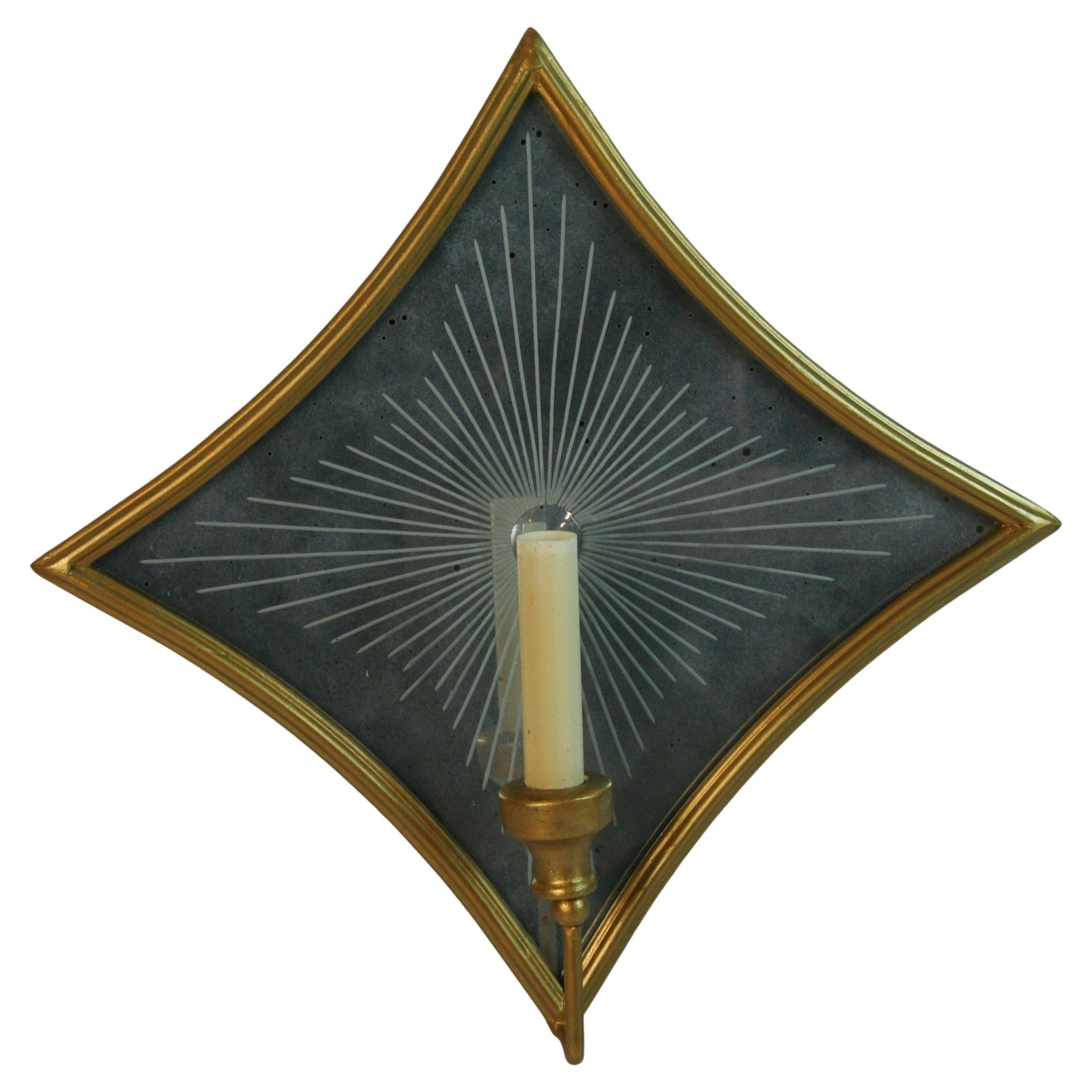 Aplique de pared individual italiano de metal dorado e inciso antiguo en venta