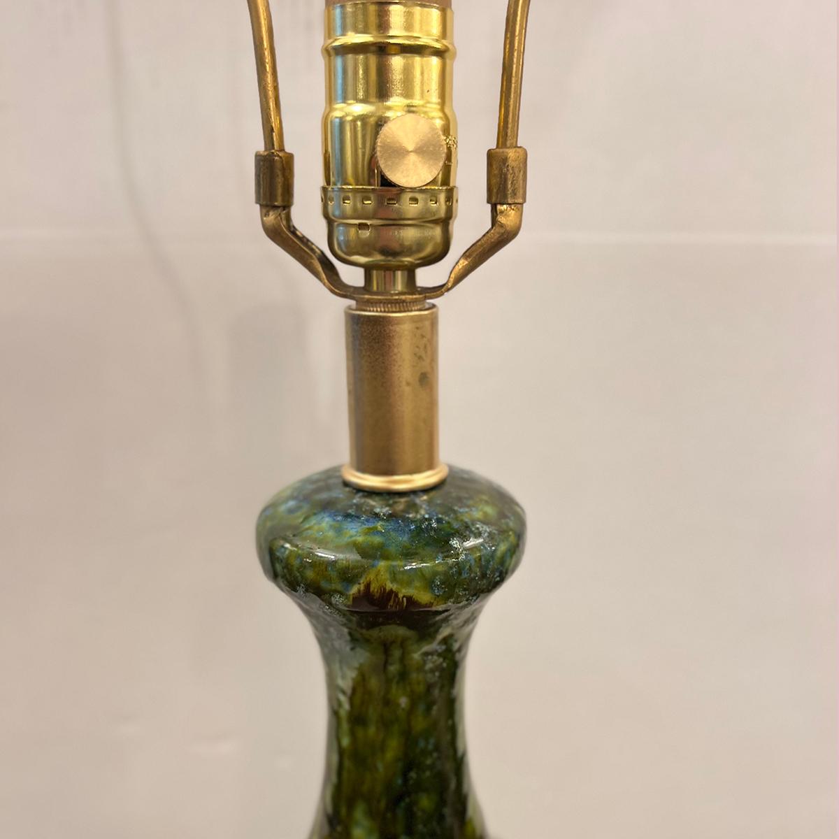 Vernissé Lampe italienne unique en céramique verte en vente