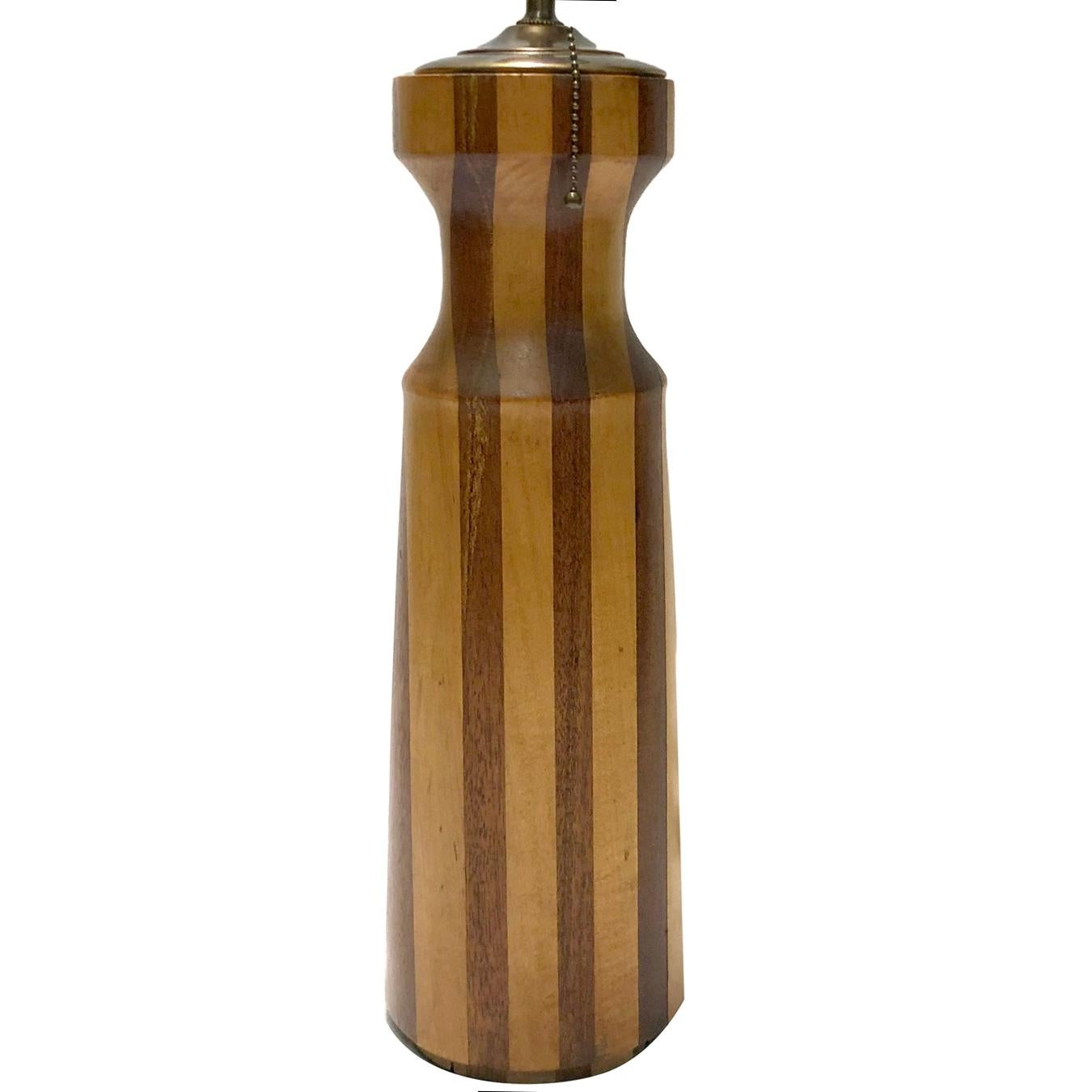 A large circa 1960s Italian two-tone turned wood marquetry table lamp.

Measurements:
Height 17