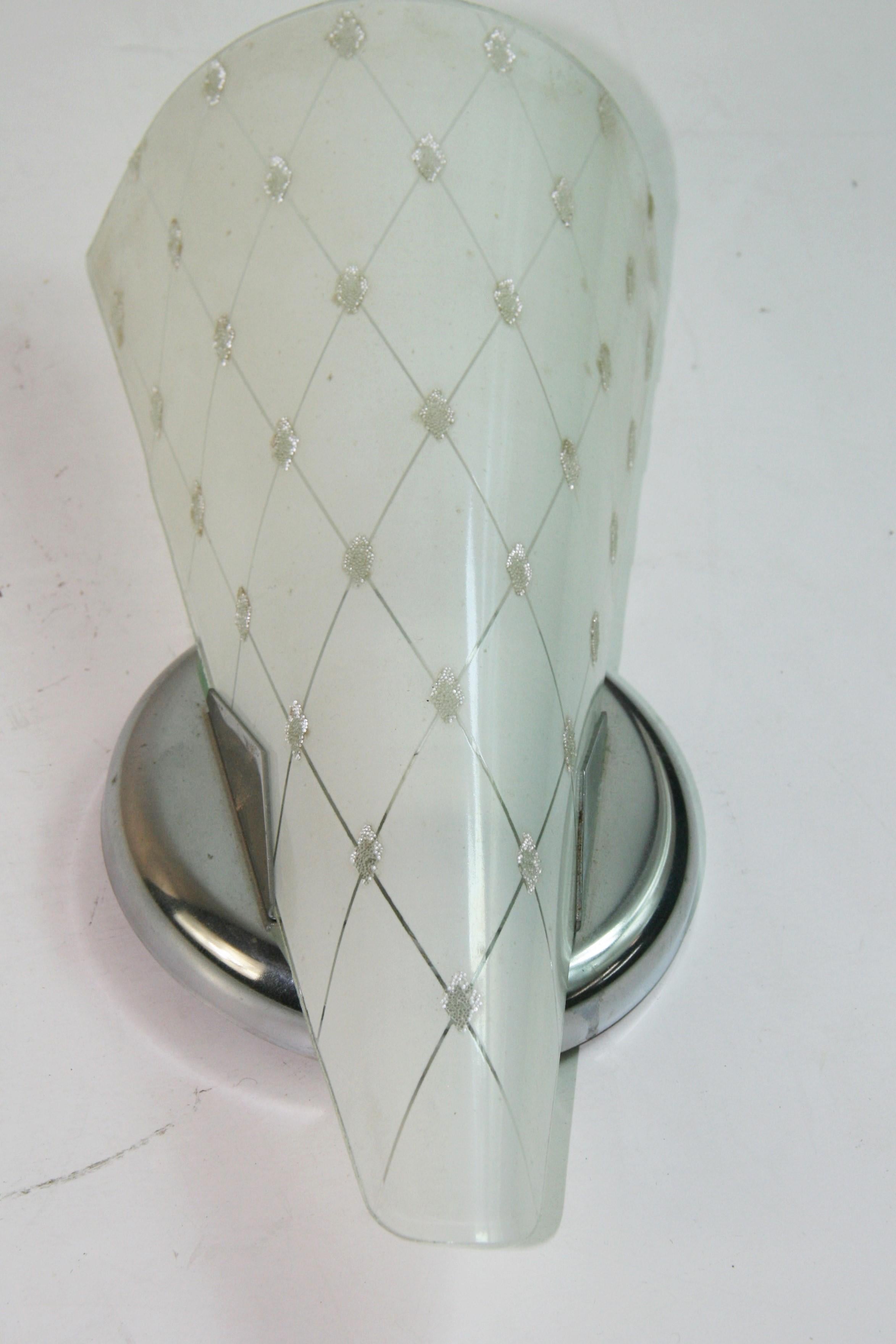 
1-4065 Single Italian  Murano glass frosted glass leaf set in a nickel  backplate
Takes one 60 watt candelabra bulb.
 
