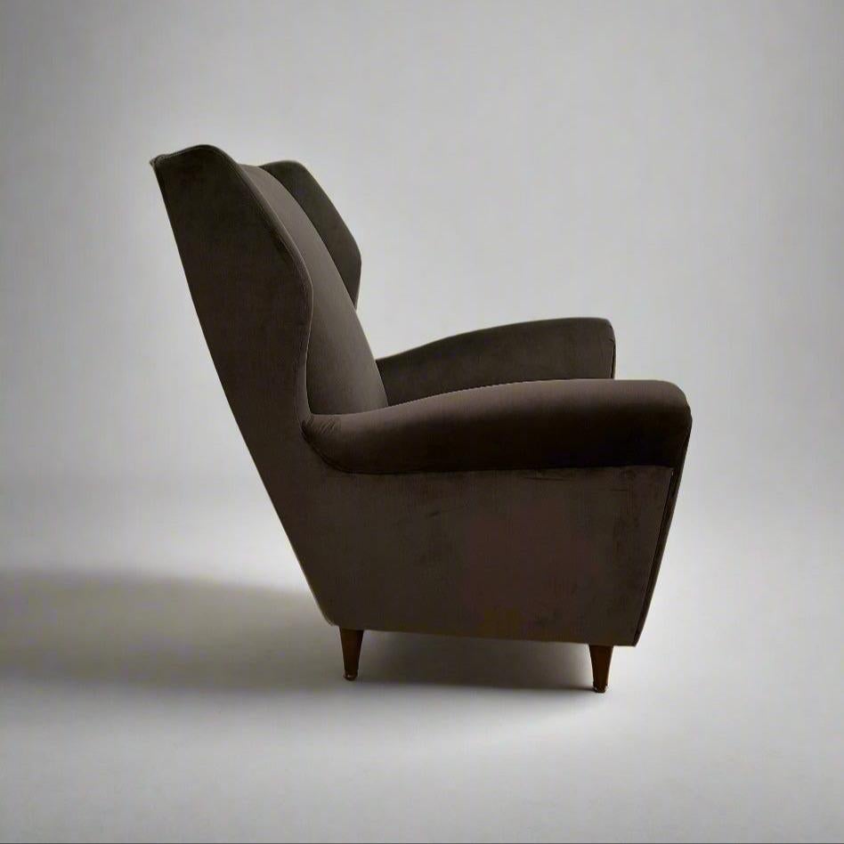 20ième siècle Chaise à oreilles moderniste italienne dans le style de Gio Ponti en vente