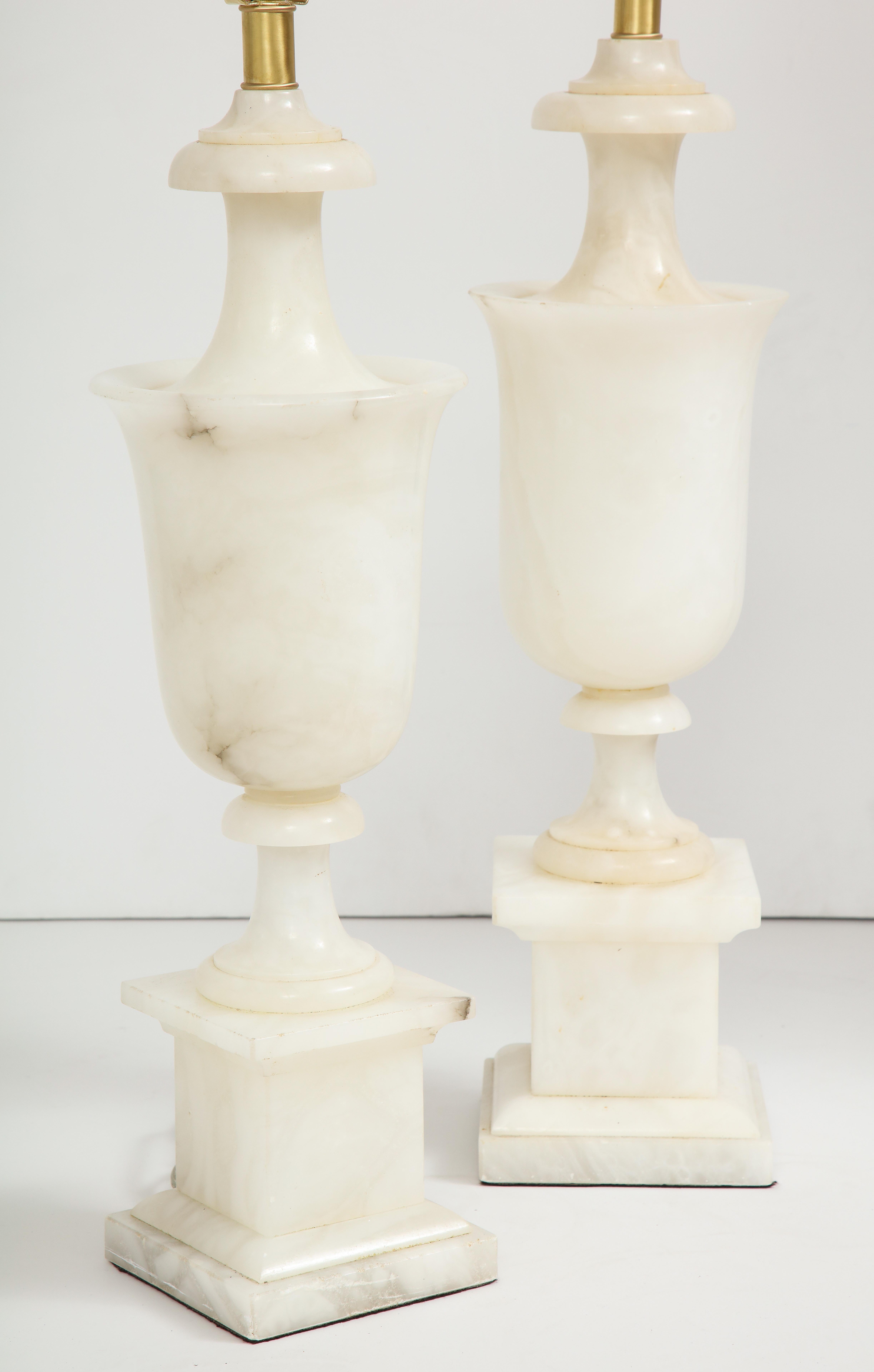 20th Century Single Italian Neoclassical Alabaster Lamp For Sale