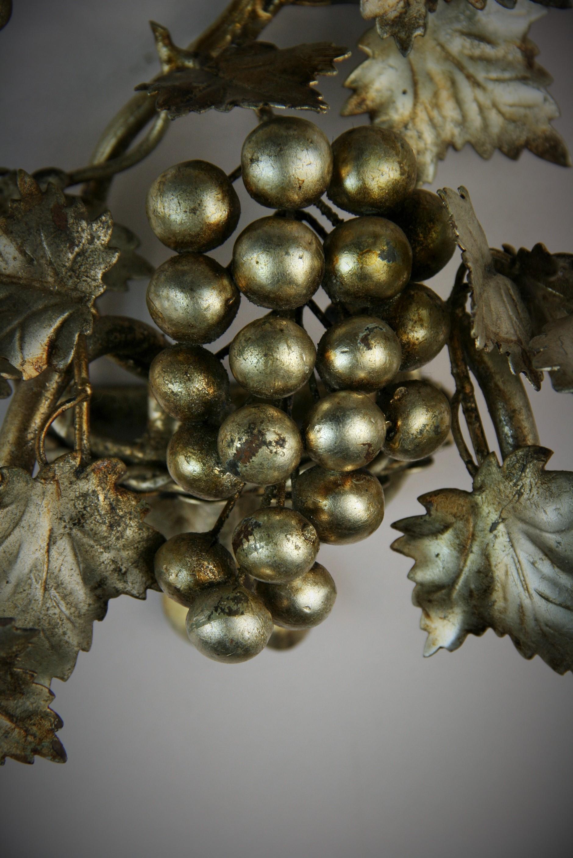 Single Italian Silver Leaf and Grape Sconce For Sale 1