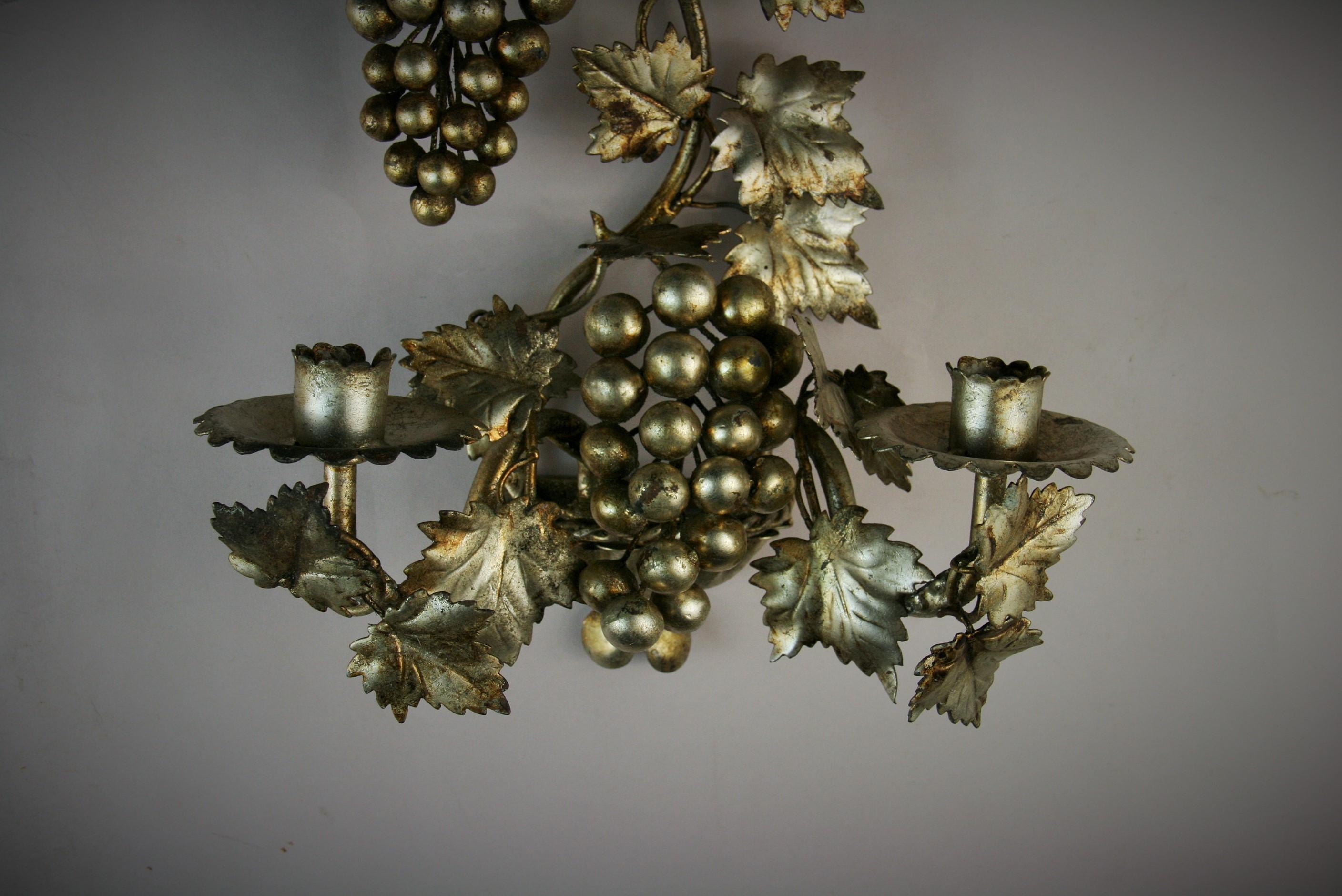 Single Italian Silver Leaf and Grape Sconce For Sale 2