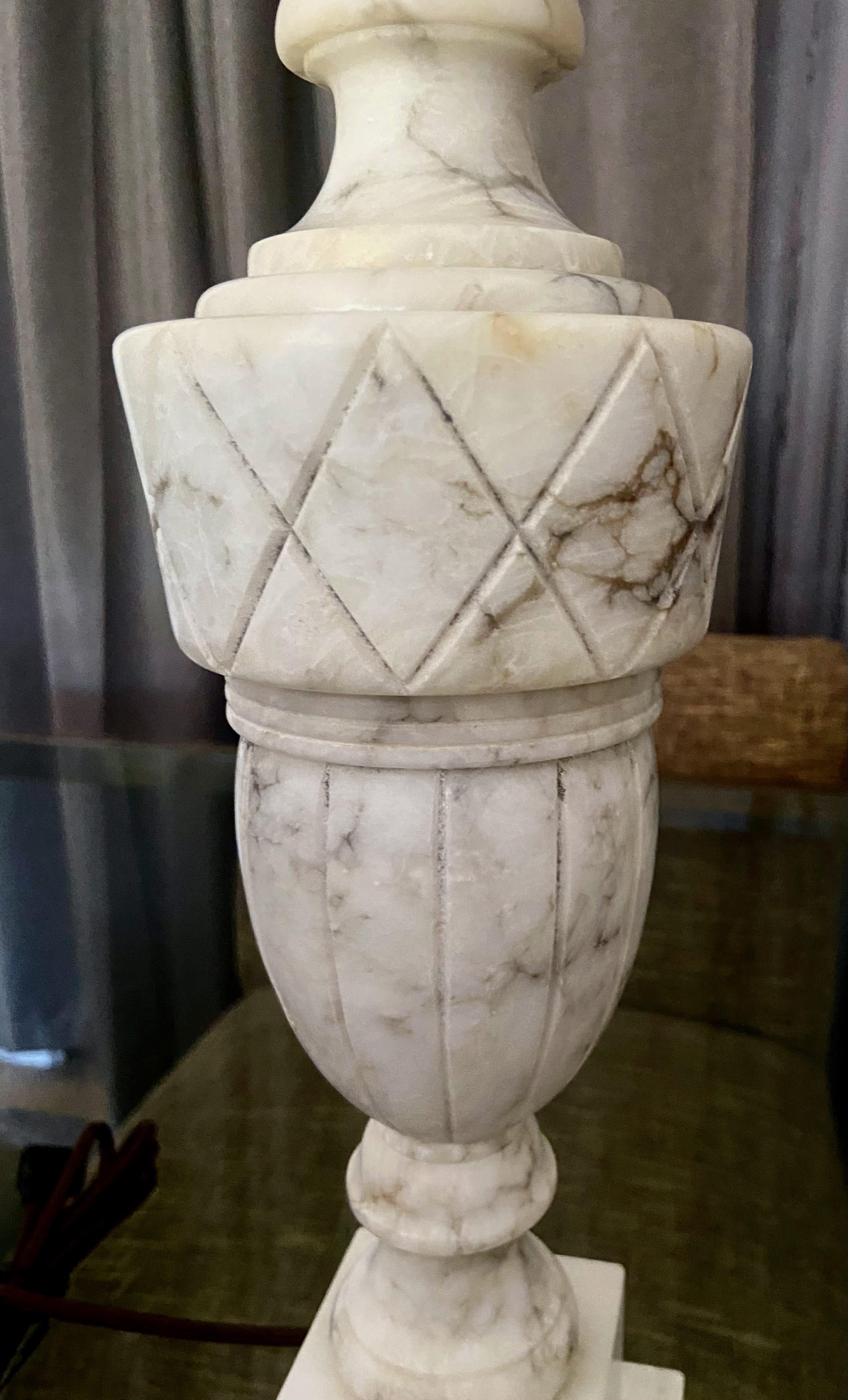 Single Italian Urn Neoclassic Alabaster Table Lamp For Sale 4