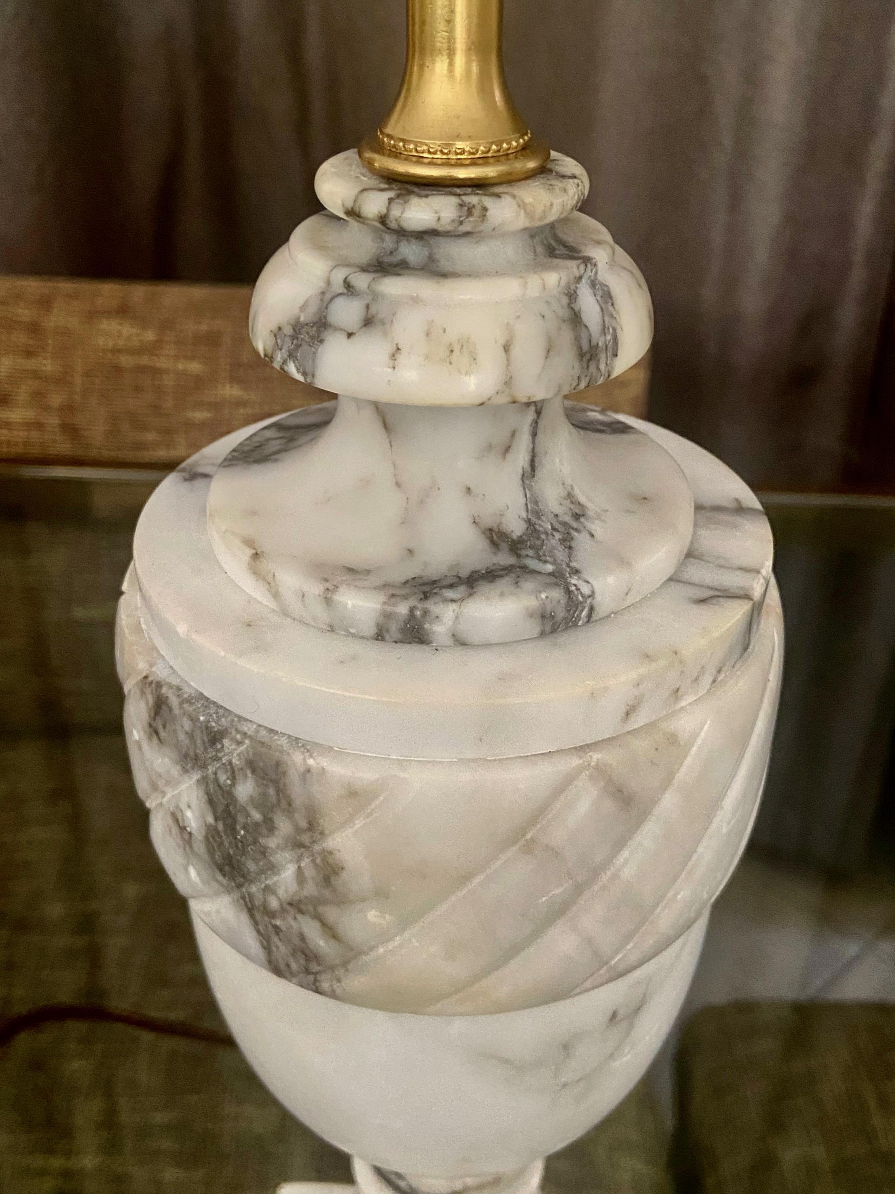 Single Italian Urn Neoclassic Alabaster Table Lamp For Sale 5