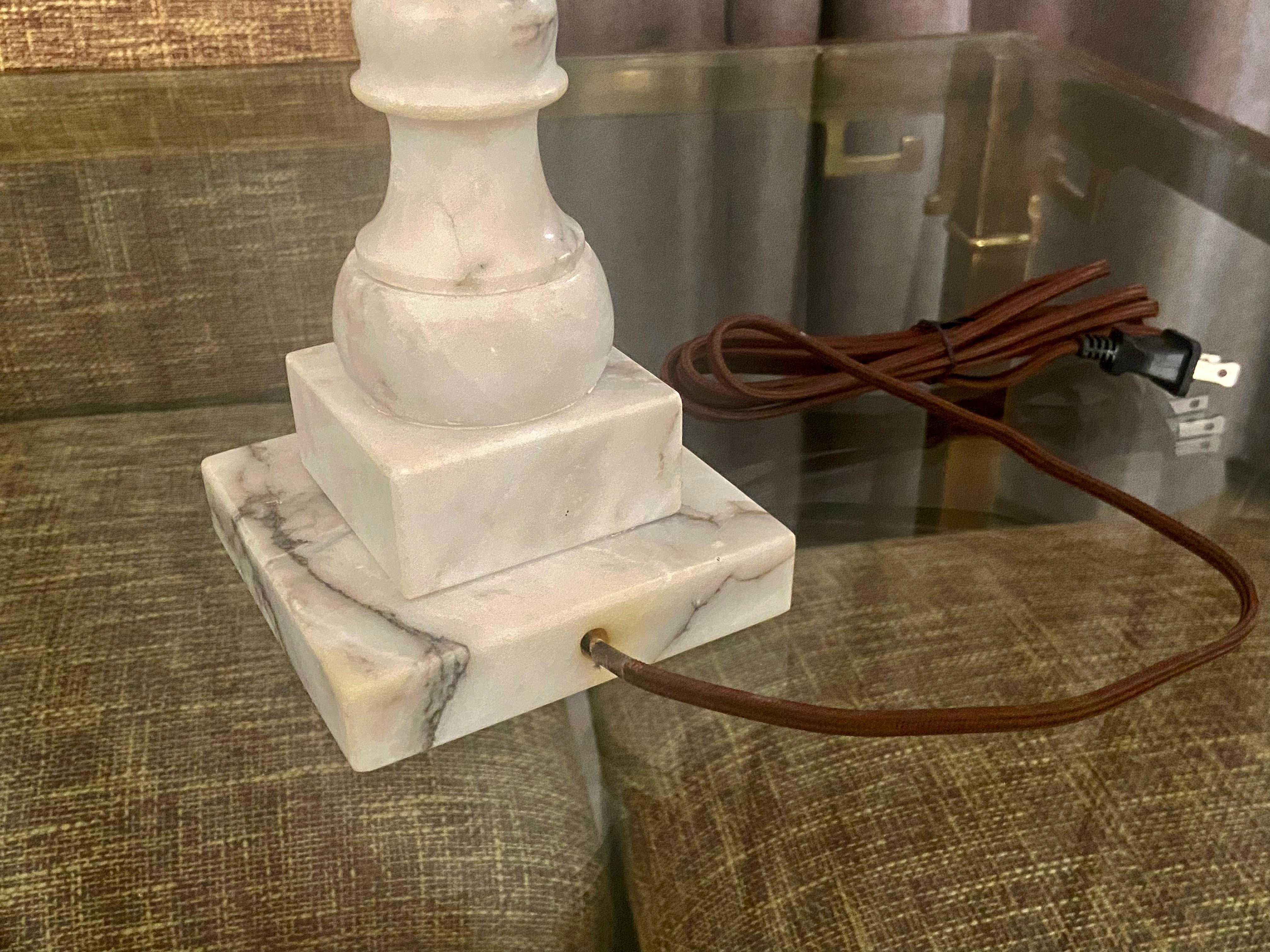 Single Italian Urn Neoclassic Alabaster Table Lamp For Sale 6