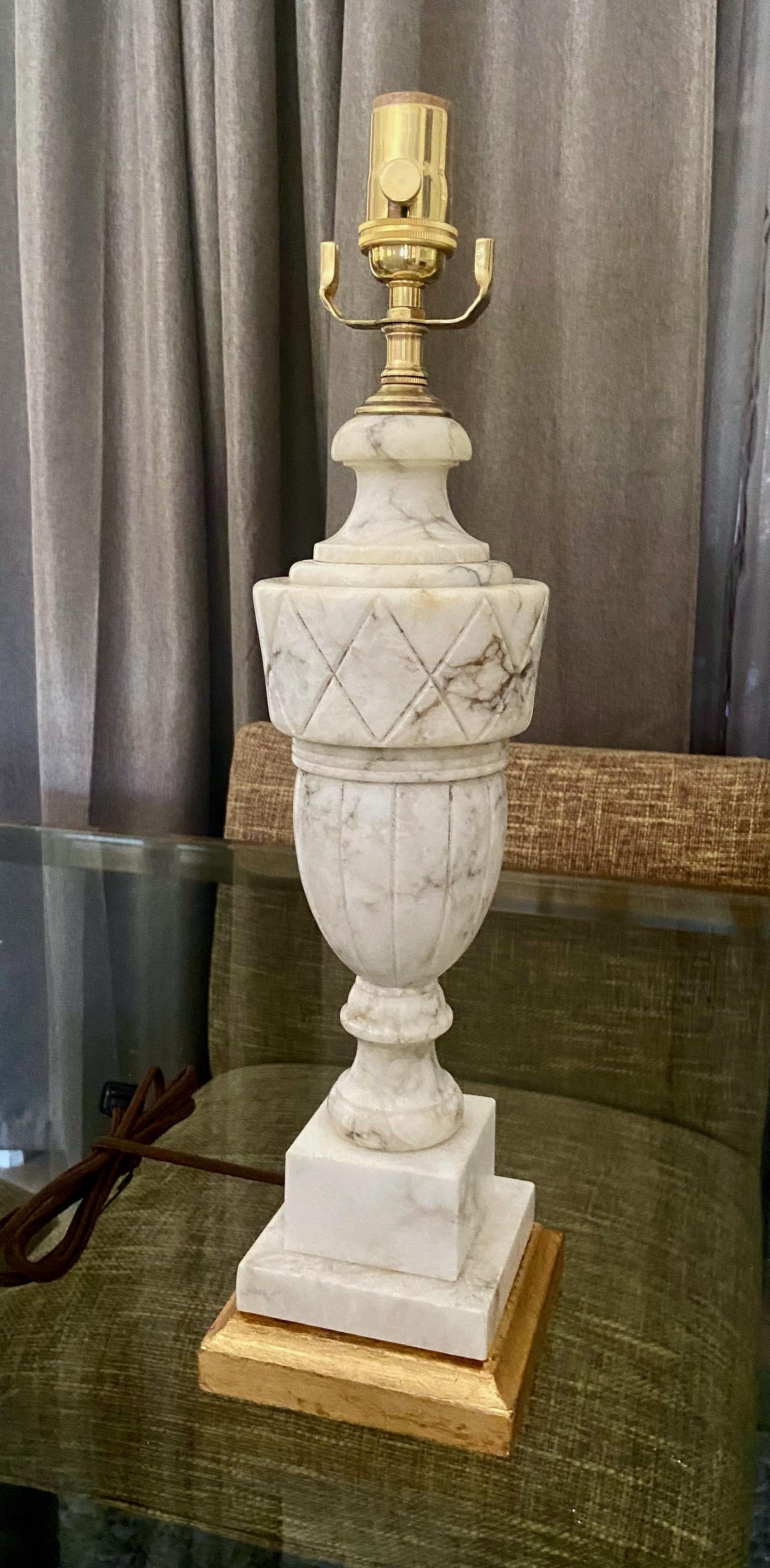 Single Italian Urn Neoclassic Alabaster Table Lamp For Sale 7