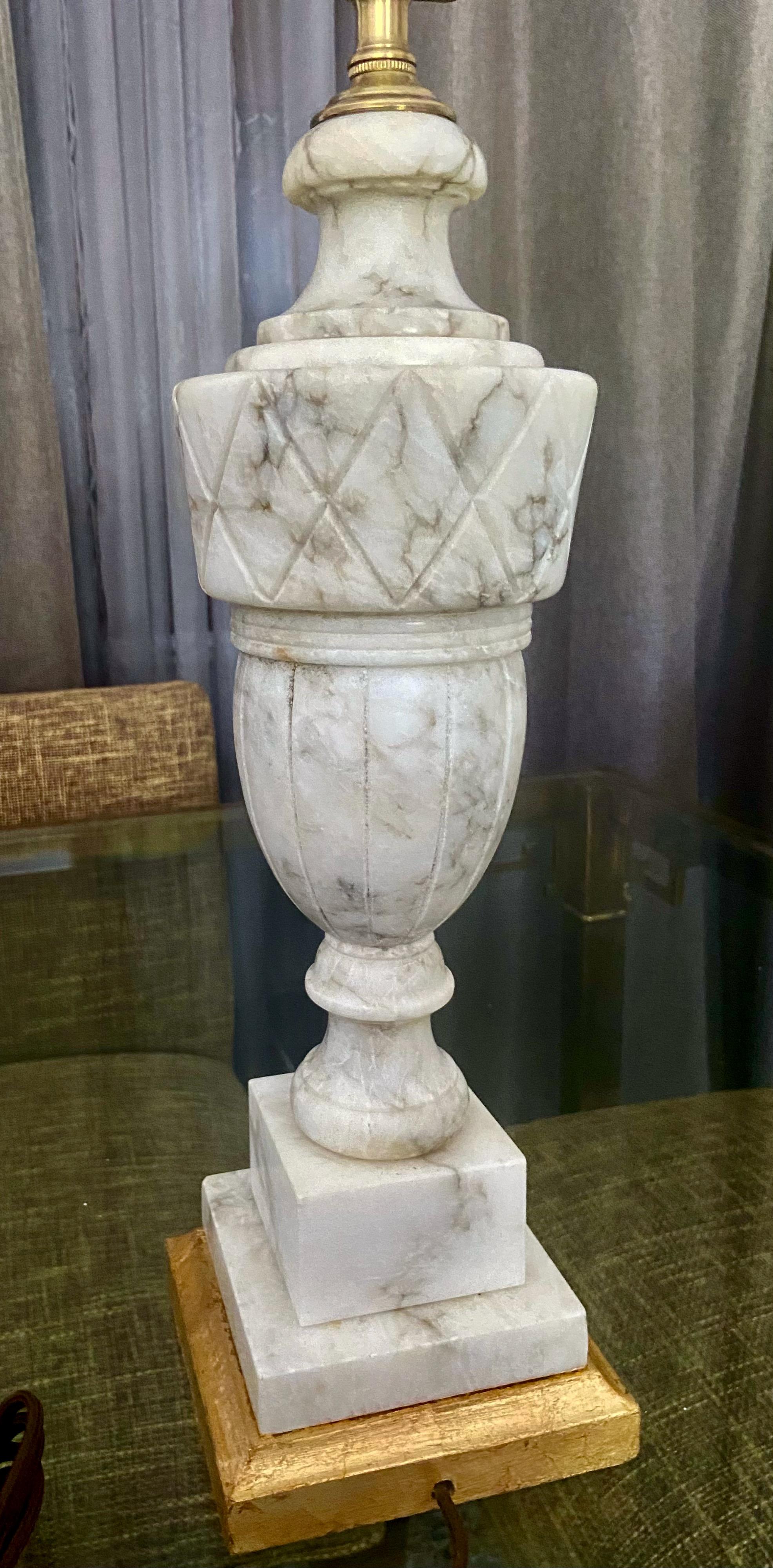 Mid-20th Century Single Italian Urn Neoclassic Alabaster Table Lamp For Sale