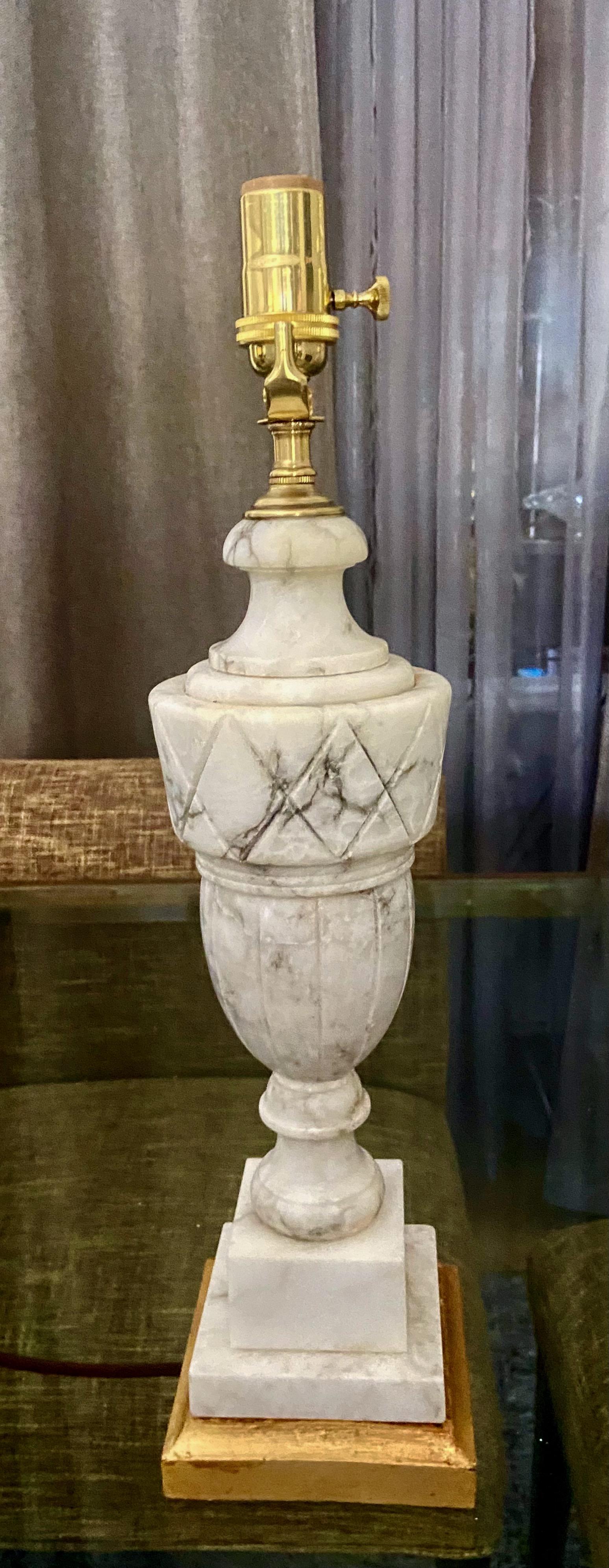 Single Italian Urn Neoclassic Alabaster Table Lamp For Sale 2