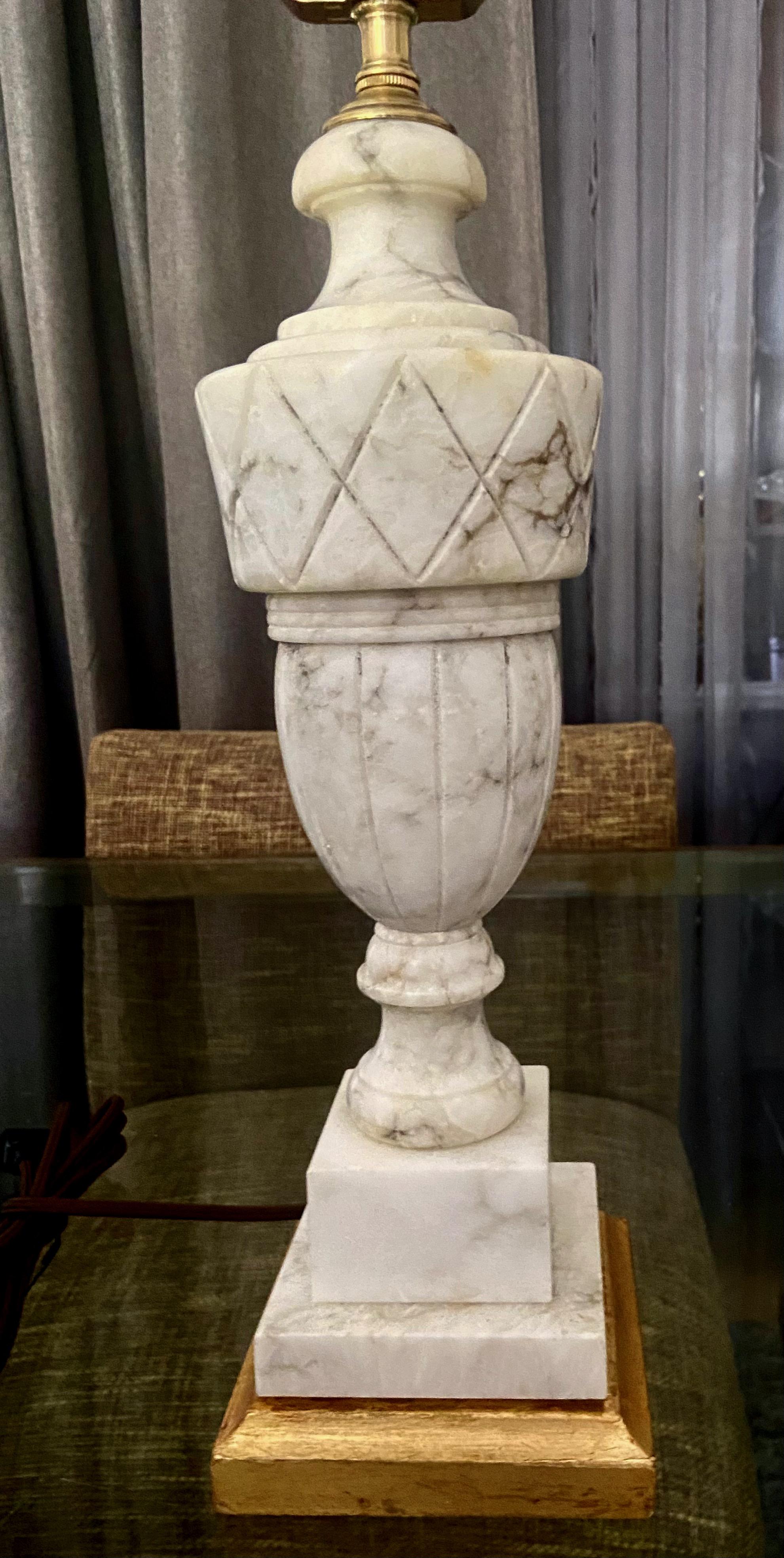 Single Italian Urn Neoclassic Alabaster Table Lamp For Sale 3