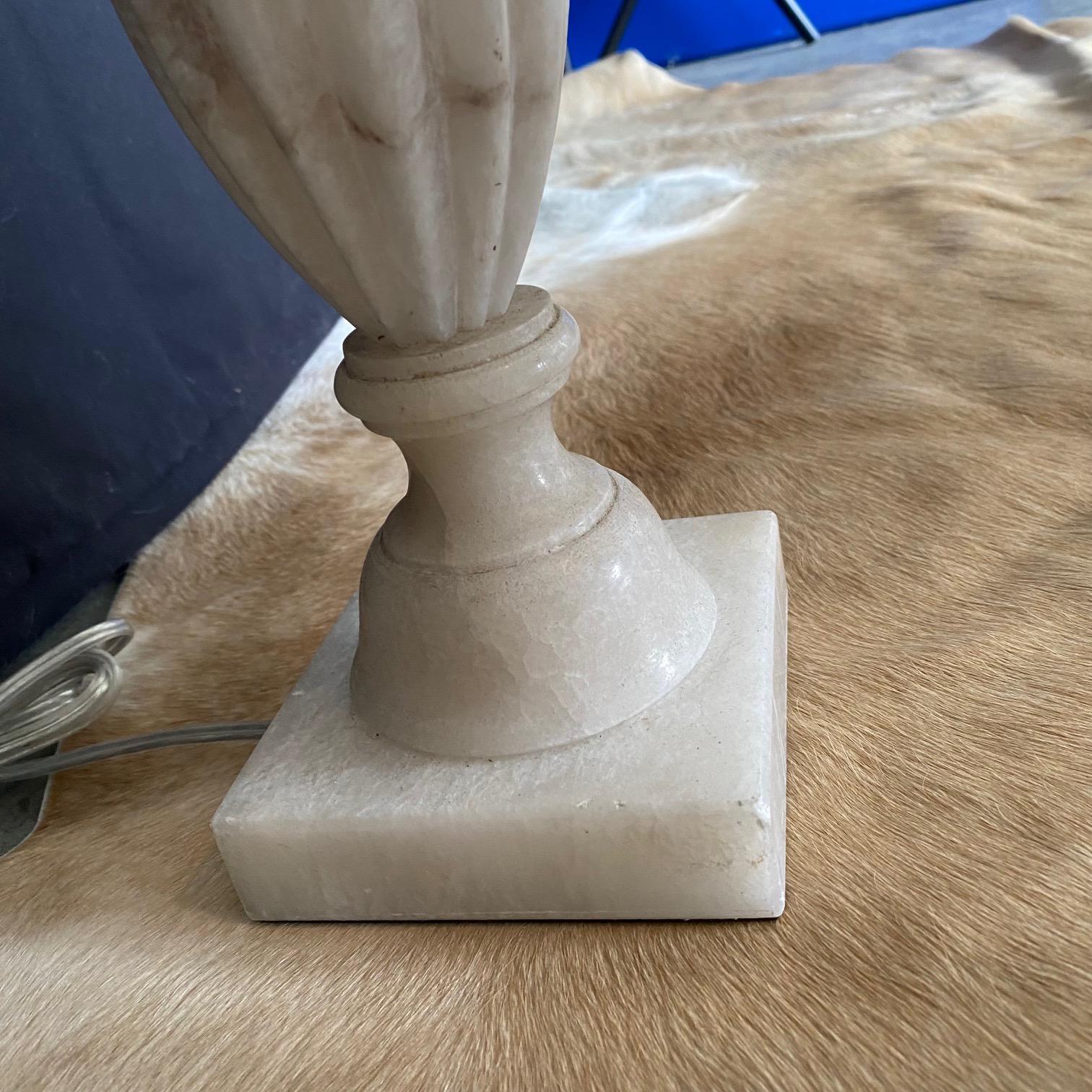 Single Italian Urn Neoclassical Style Alabaster Table Lamp For Sale 1
