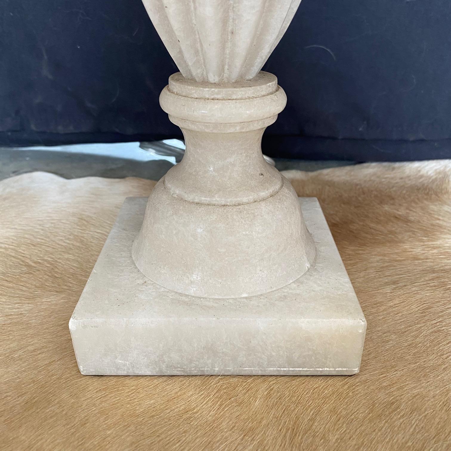 Single Italian Urn Neoclassical Style Alabaster Table Lamp For Sale 2