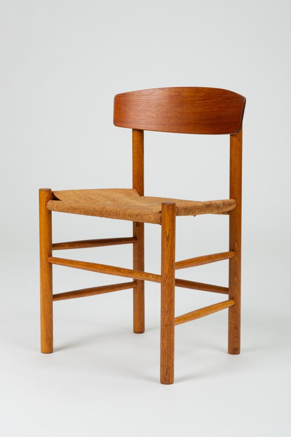 Danish Single J39 Oak Dining or Accent Chair by Børge Mogensen for FDB M�øbler