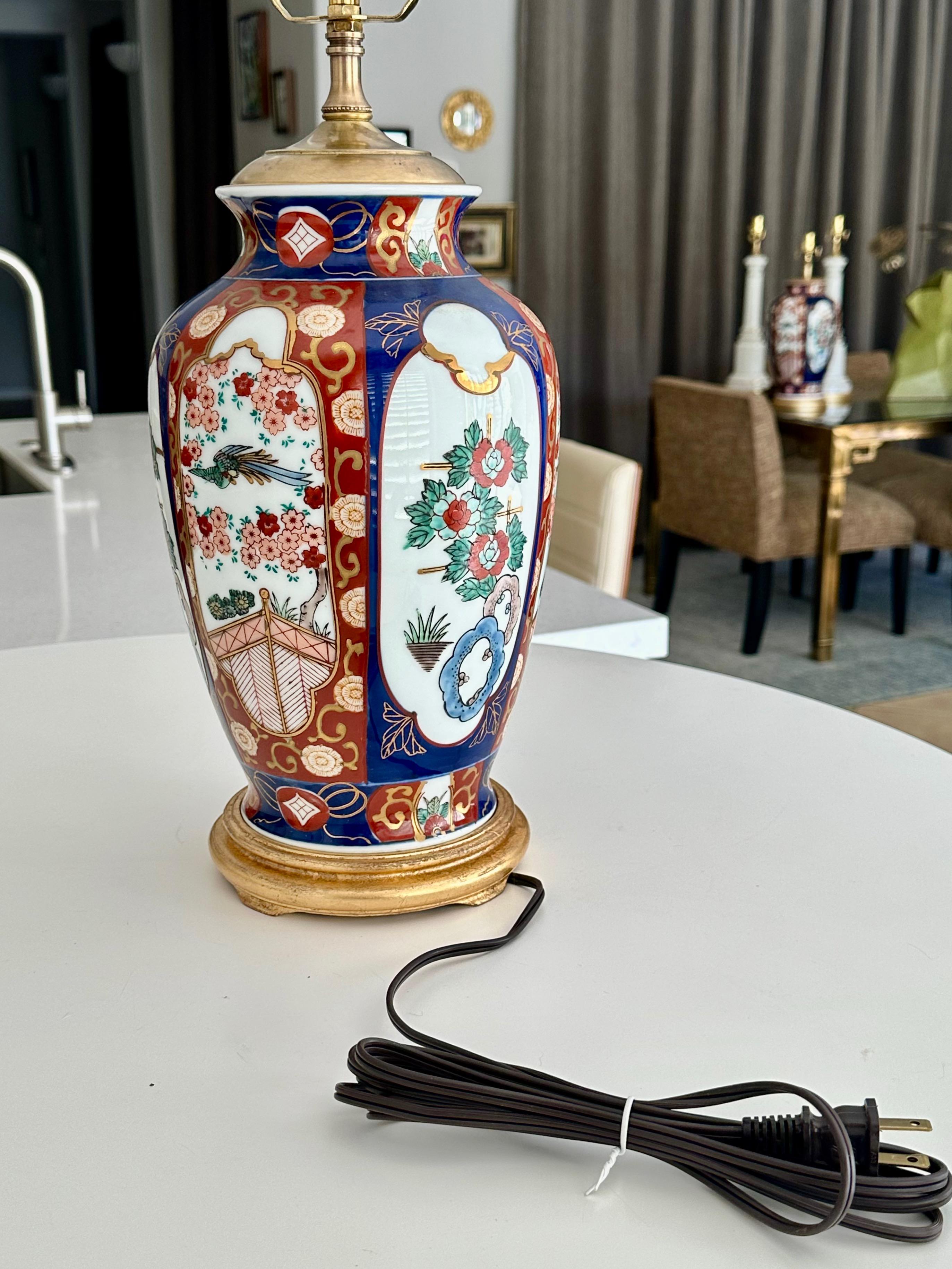 Lampe de table japonaise unique en porcelaine Imari Porcelain asiatique en vente 11