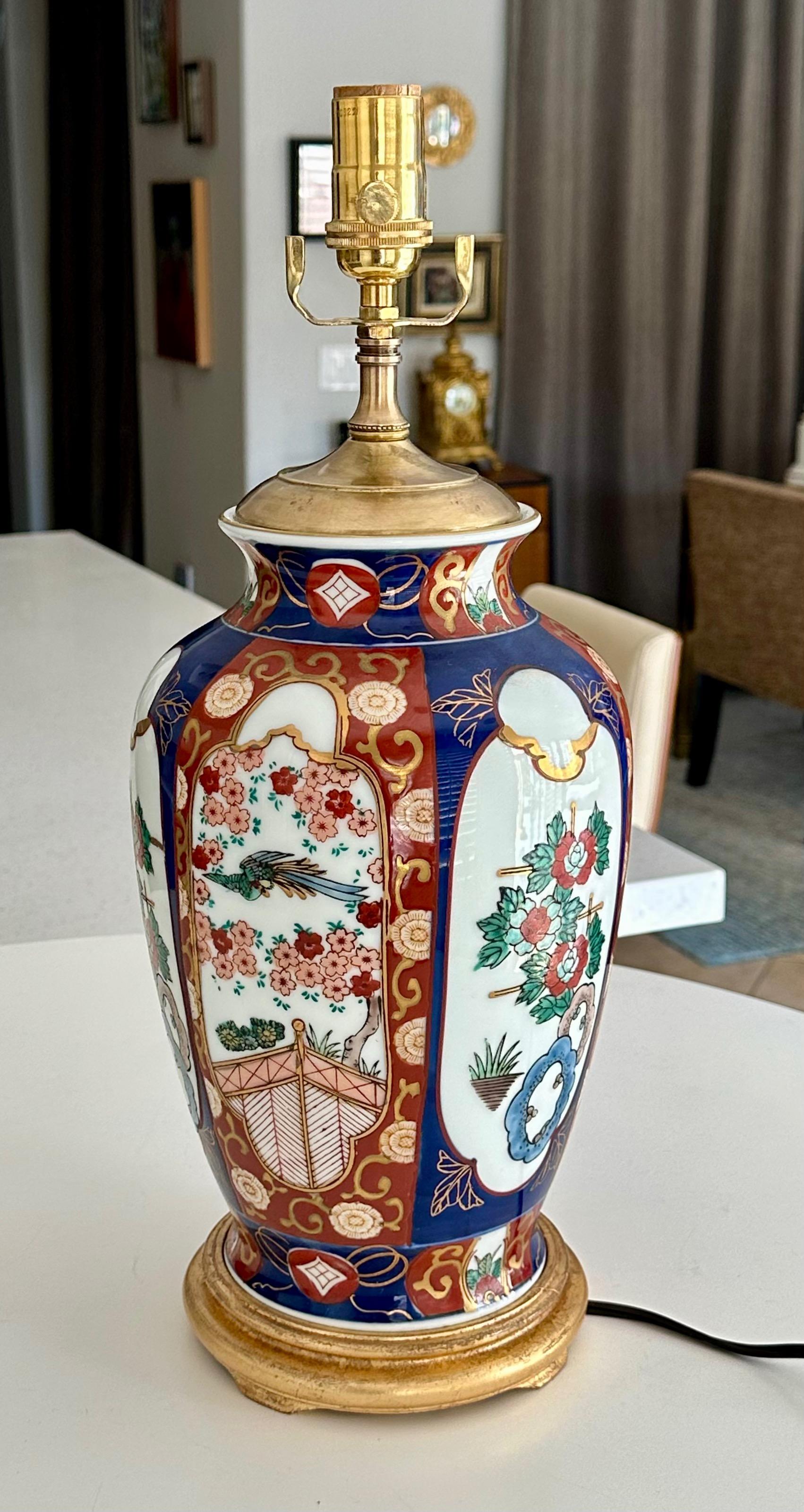 Japonais Lampe de table japonaise unique en porcelaine Imari Porcelain asiatique en vente
