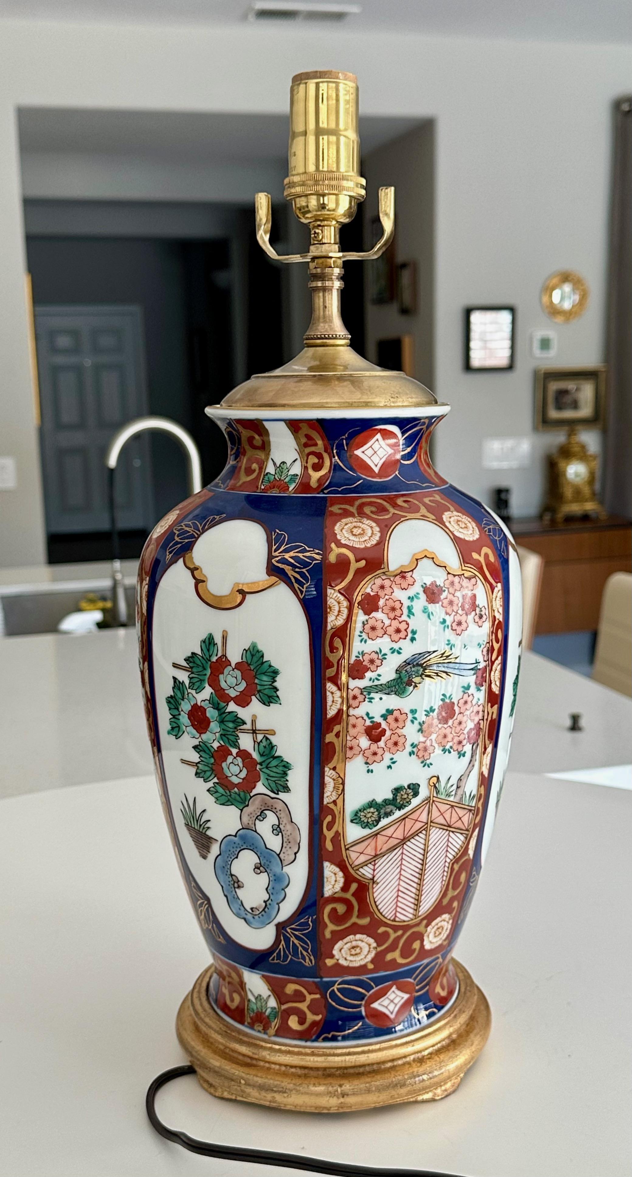 Lampe de table japonaise unique en porcelaine Imari Porcelain asiatique Bon état - En vente à Palm Springs, CA
