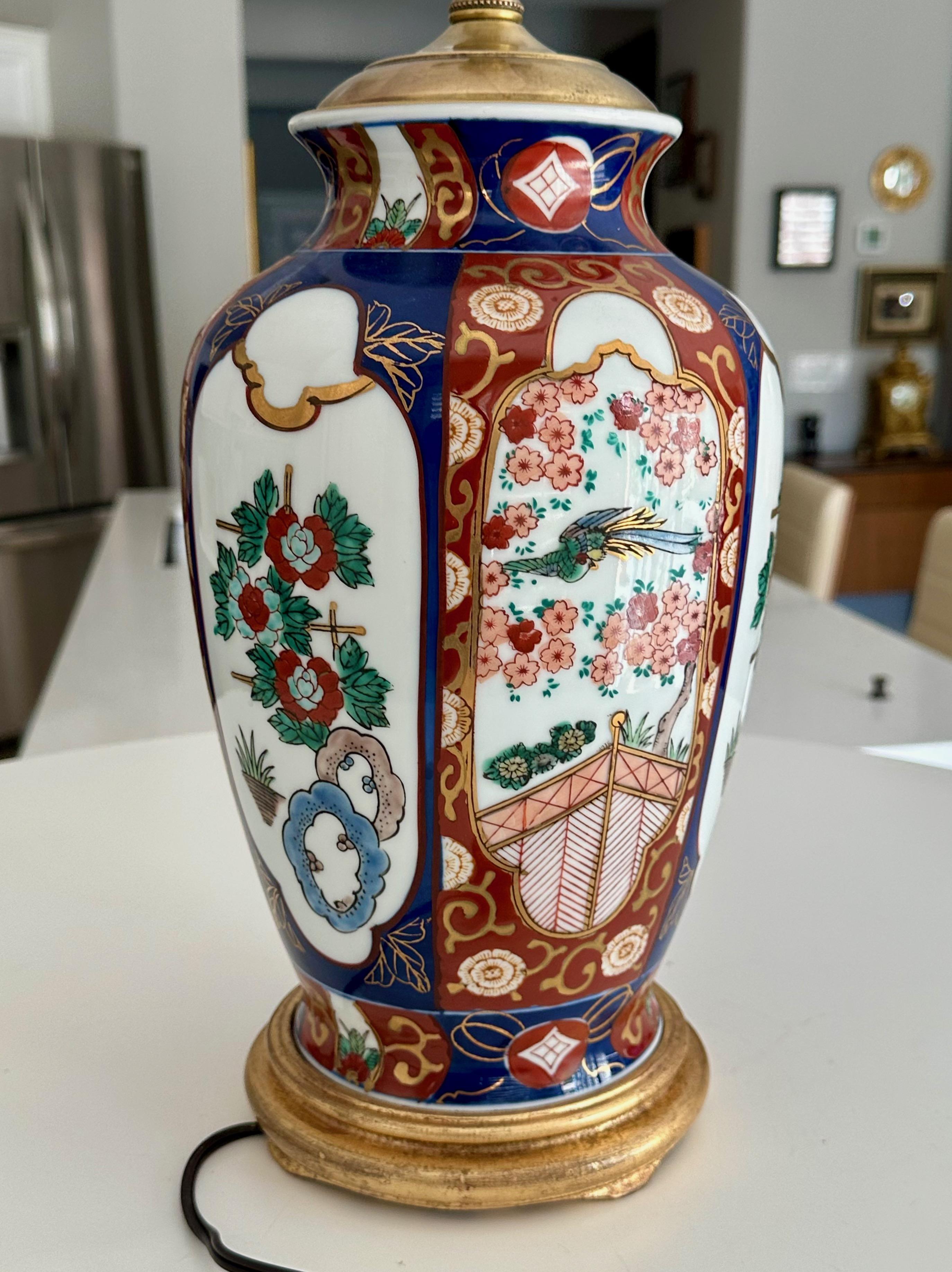 Lampe de table japonaise unique en porcelaine Imari Porcelain asiatique en vente 1