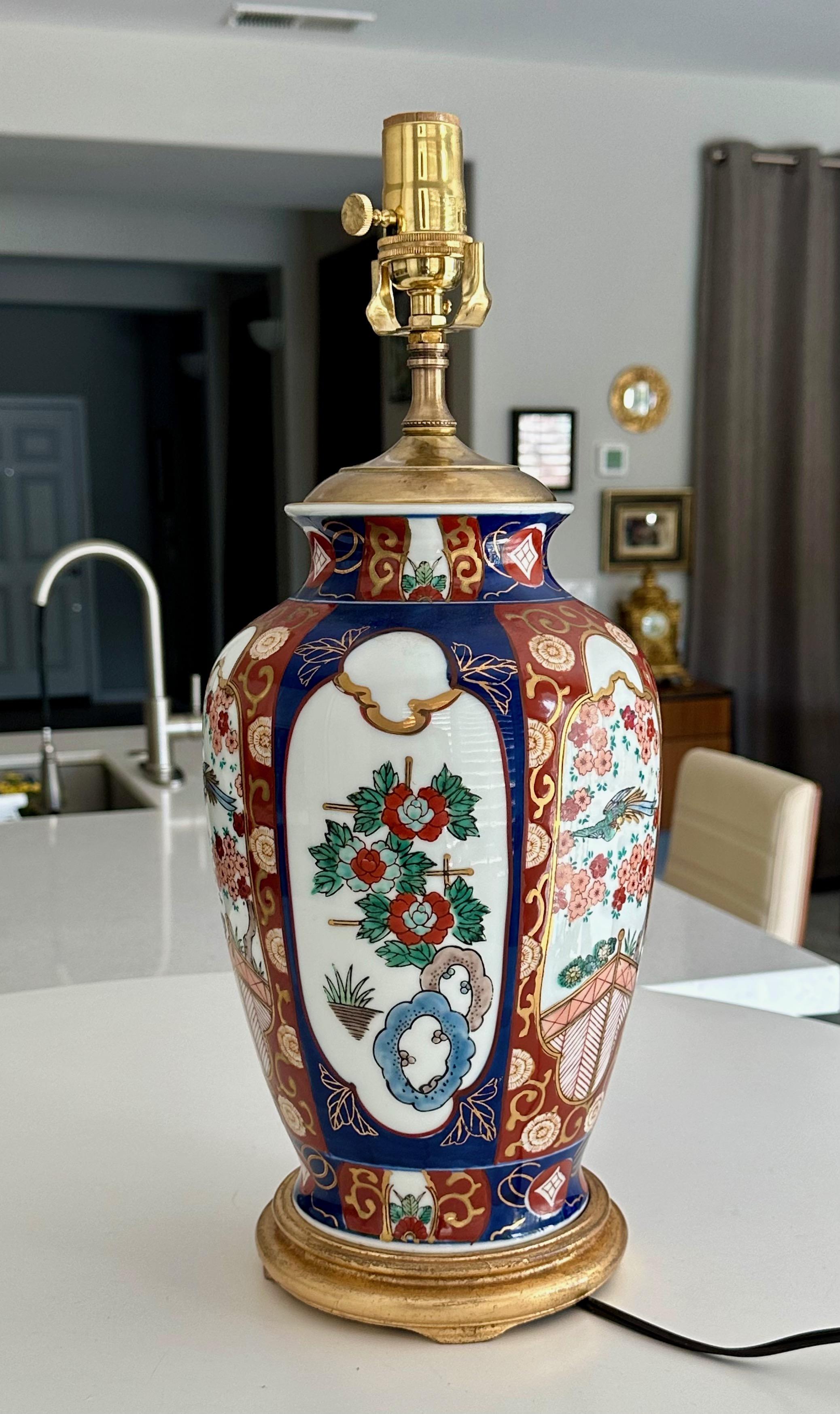 Lampe de table japonaise unique en porcelaine Imari Porcelain asiatique en vente 2
