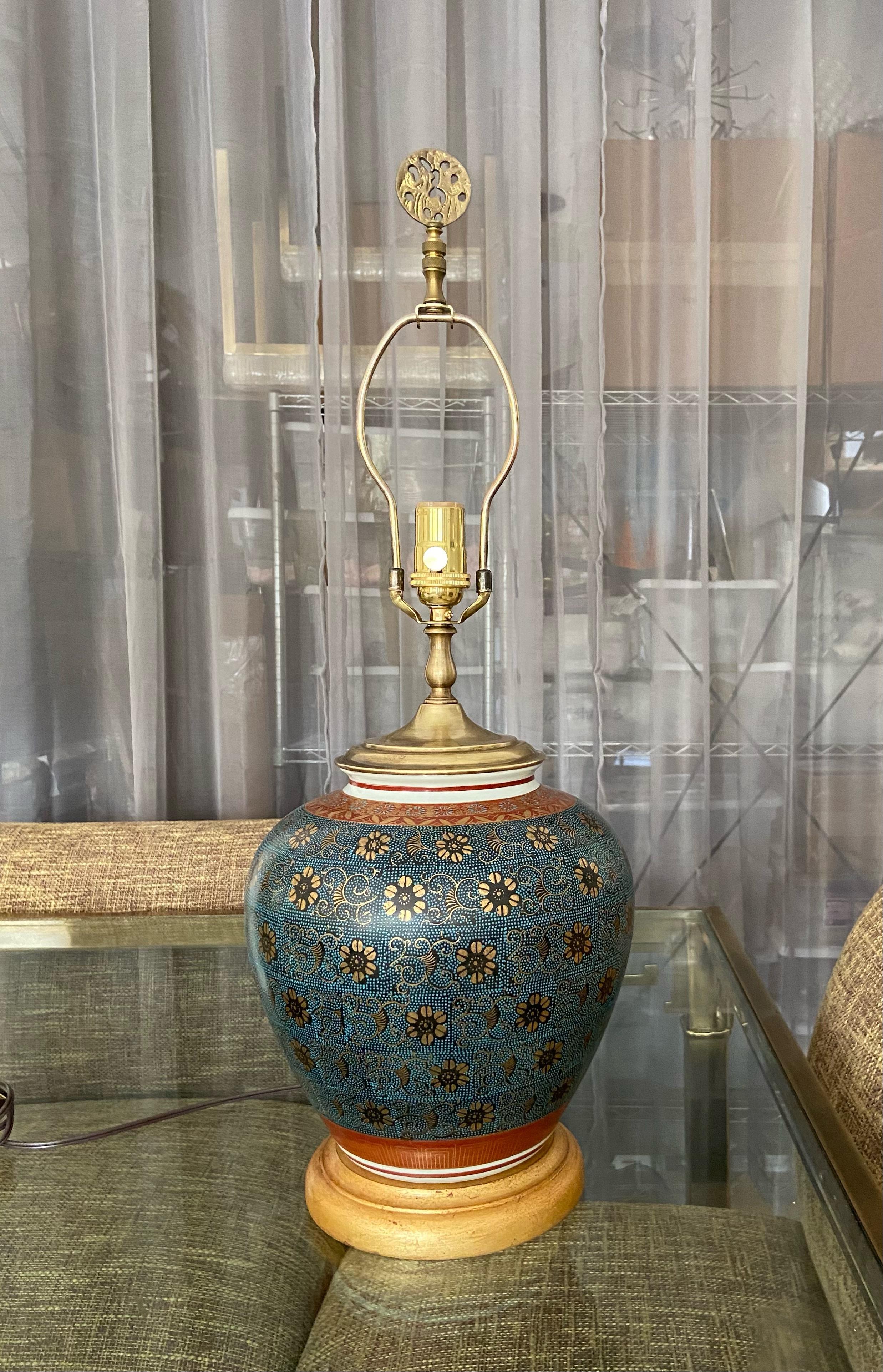 Single Japanese Asian Porcelain Table Lamp In Good Condition In Palm Springs, CA