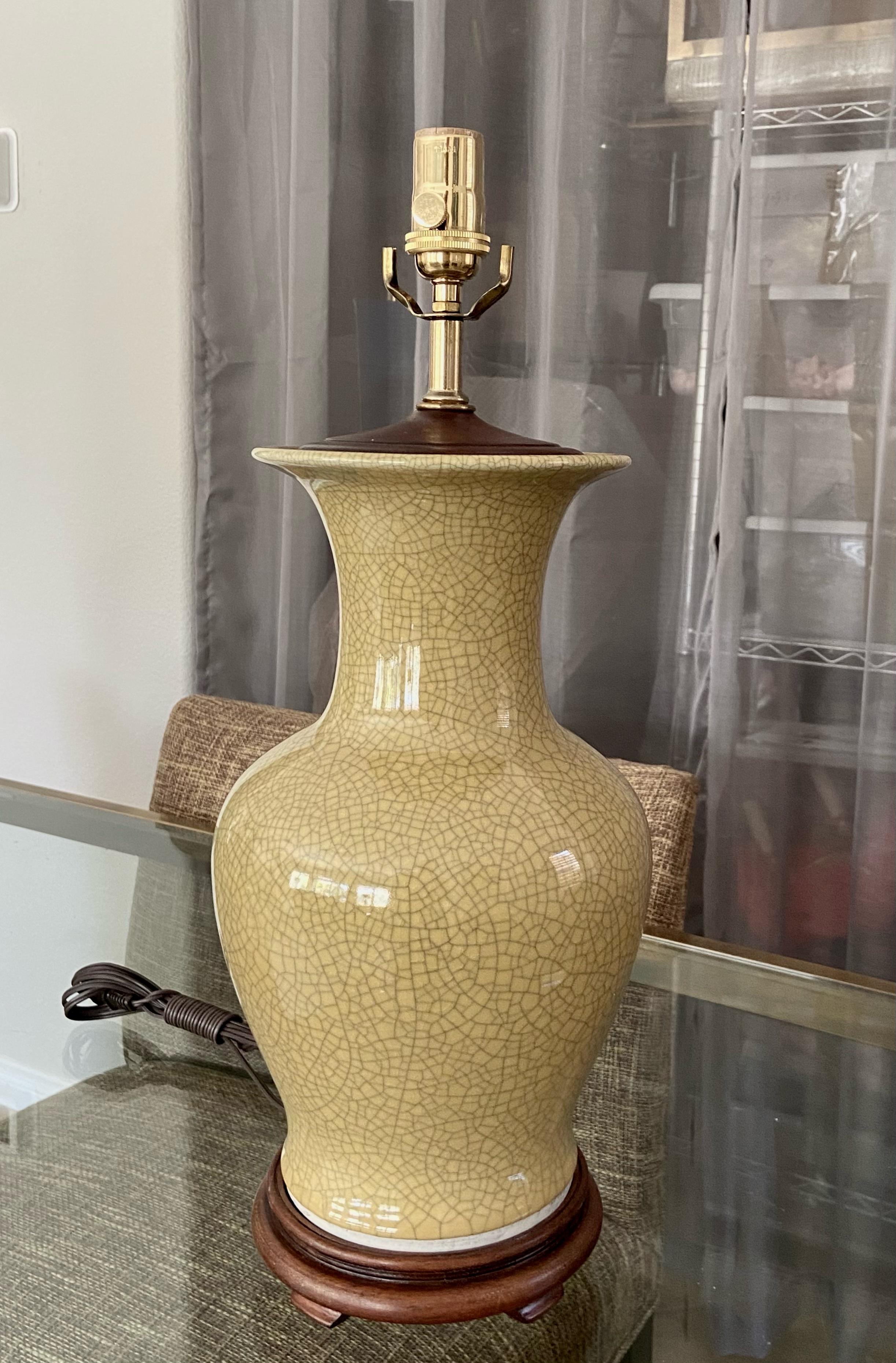 Late 20th Century Single Japanese Asian Yellow Crackle Porcelain Table Lamp For Sale