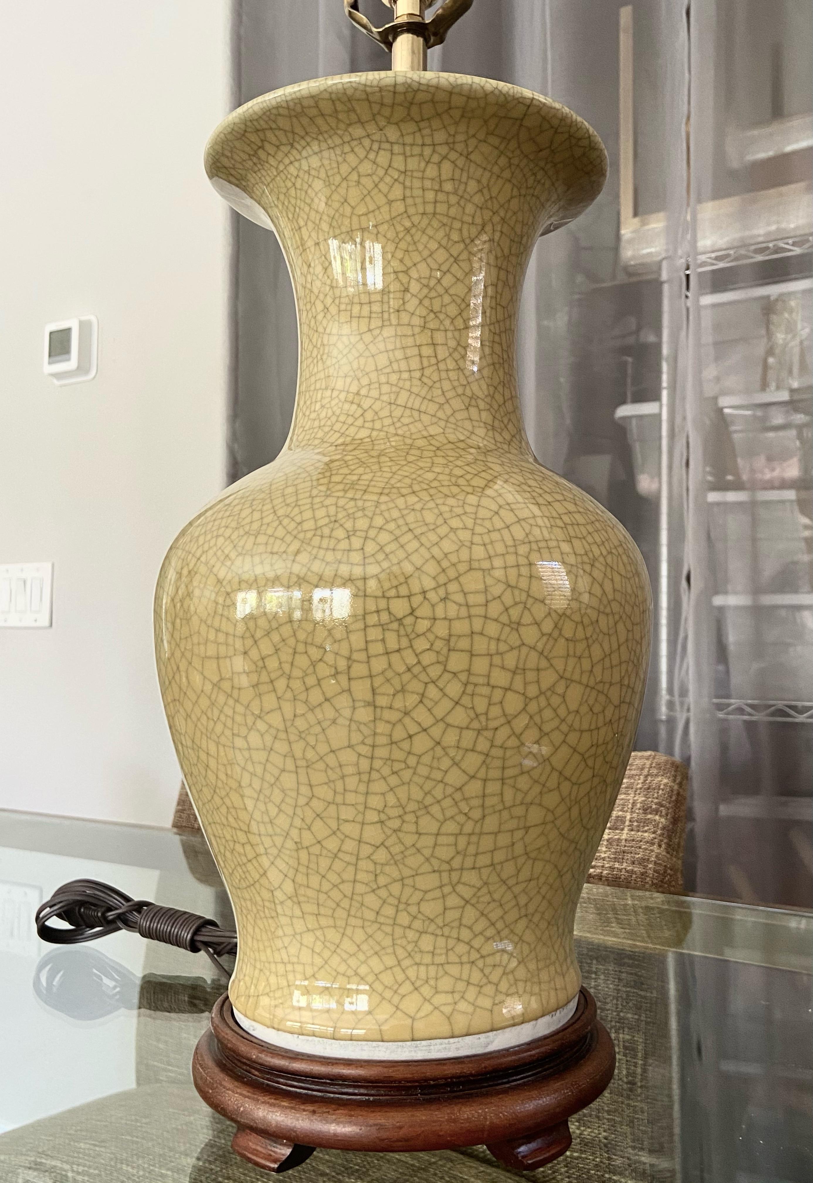 Fin du 20e siècle Lampe de table japonaise asiatique jaune craquelé en vente