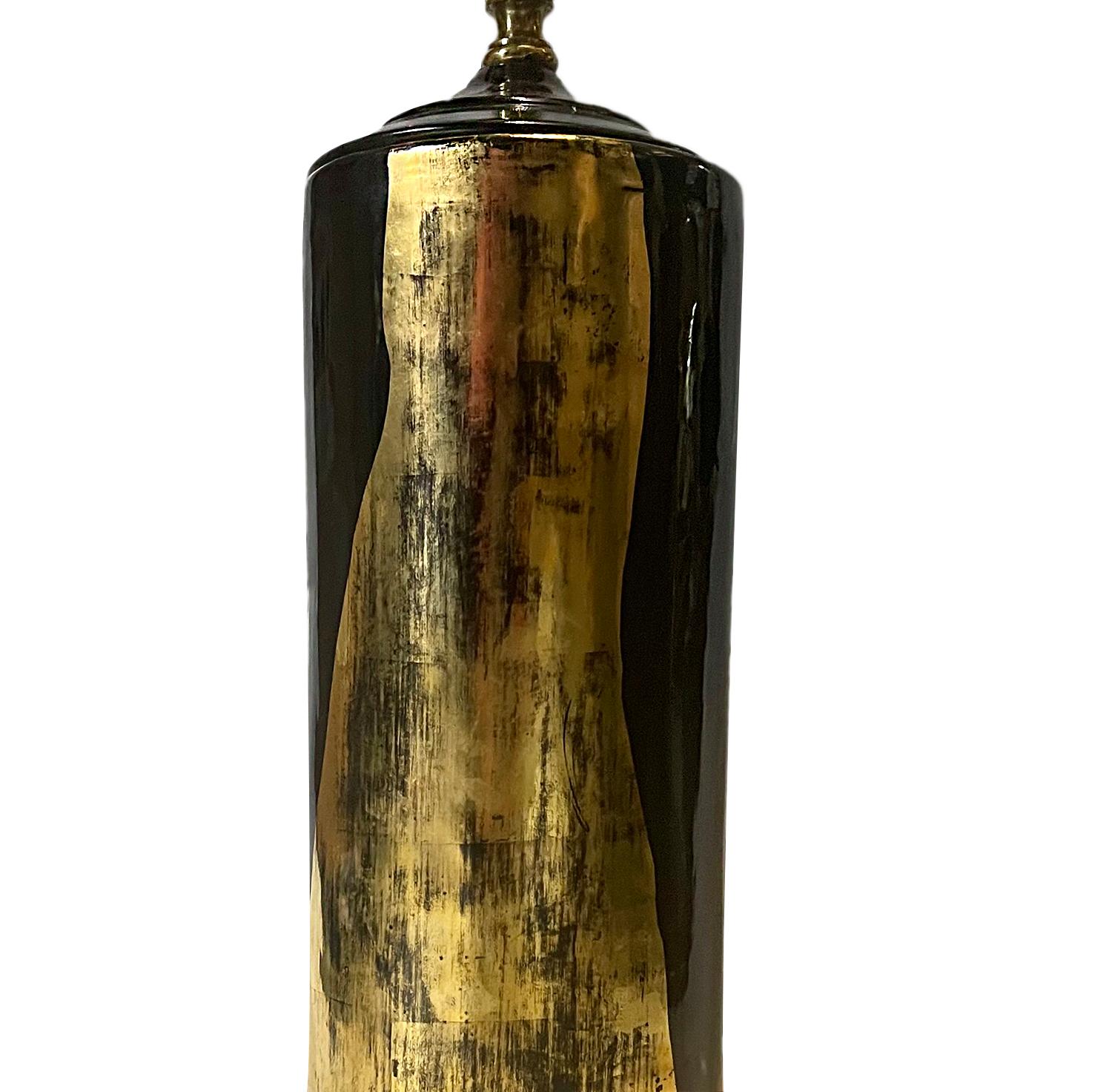 Italian Single Lacquered and Gilt Table Lamp For Sale