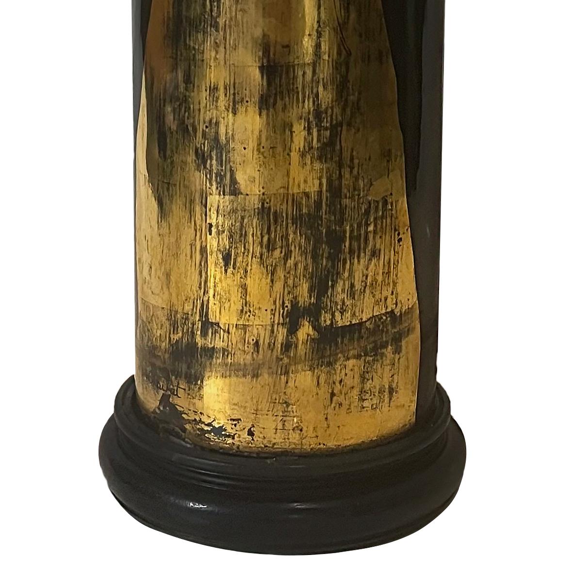 Single Lacquered and Gilt Table Lamp In Good Condition For Sale In New York, NY
