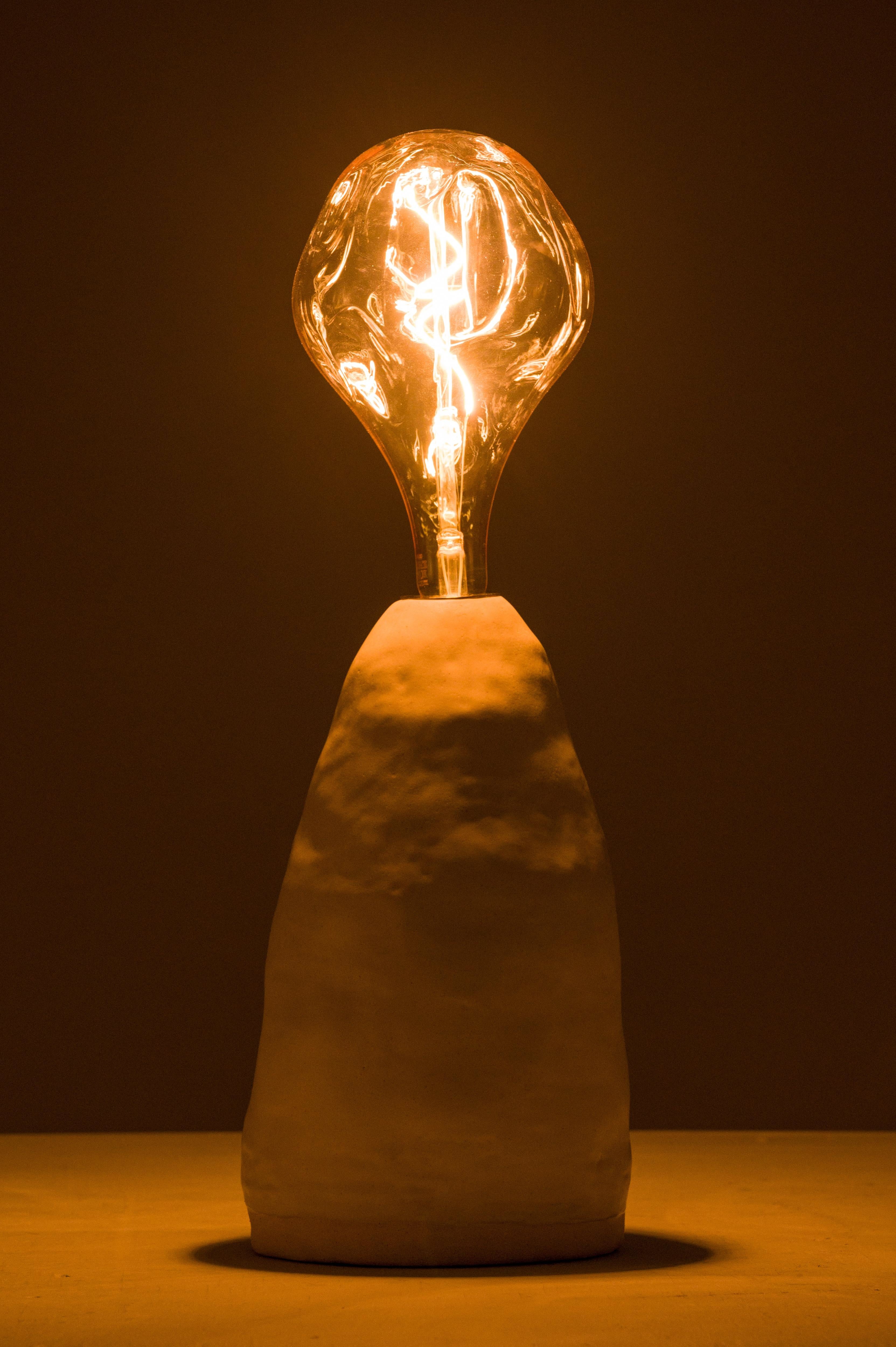 Postmoderne Lampe simple de Sophie Rogers en vente