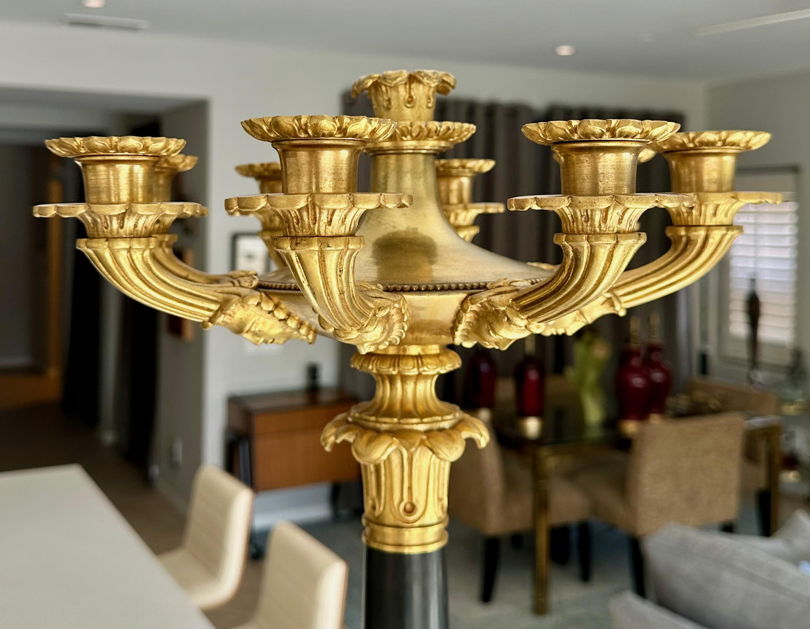 Candelabro singolo grande in bronzo dorato francese da restauro in vendita 3