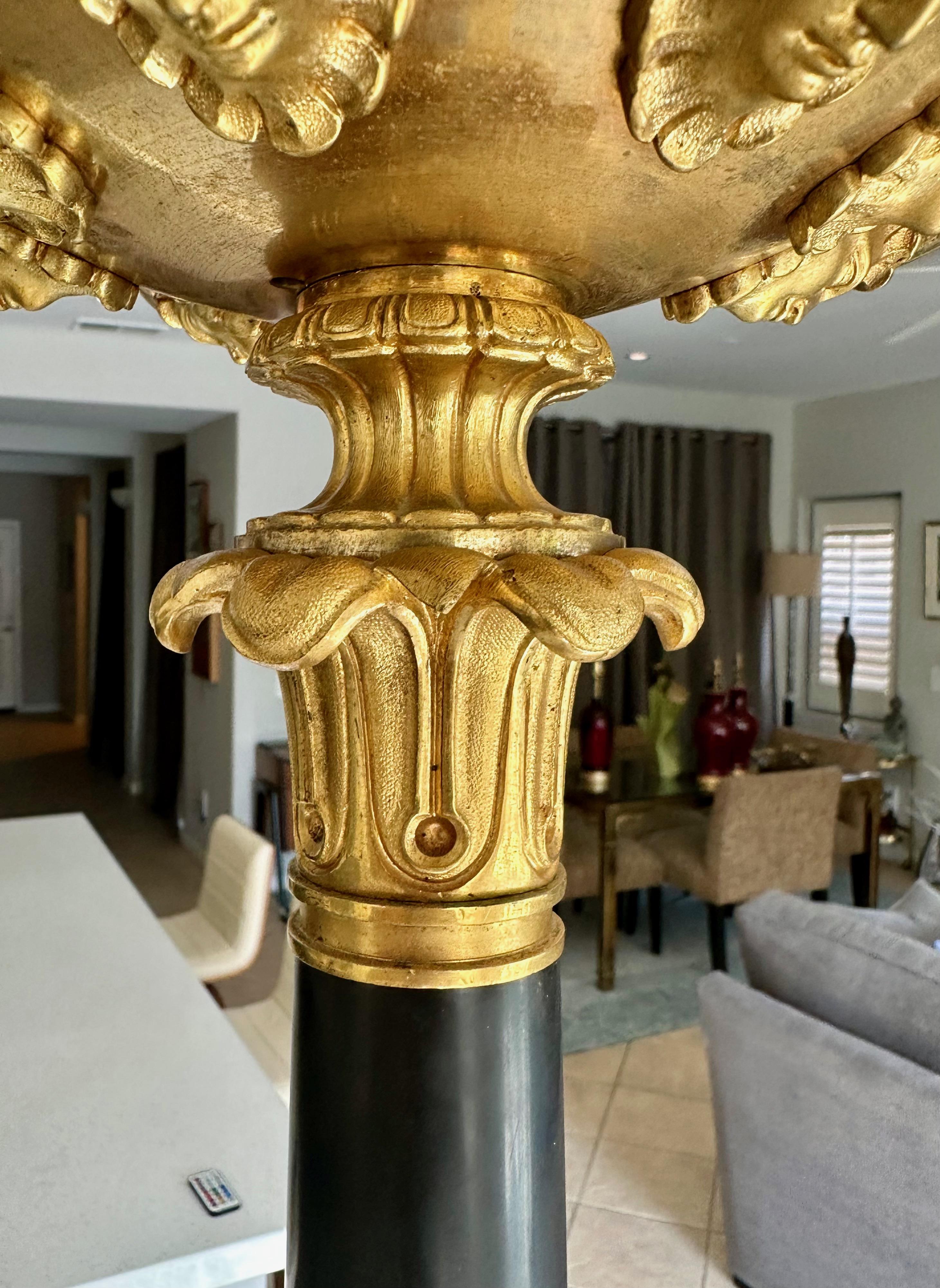 Candelabro singolo grande in bronzo dorato francese da restauro in vendita 5