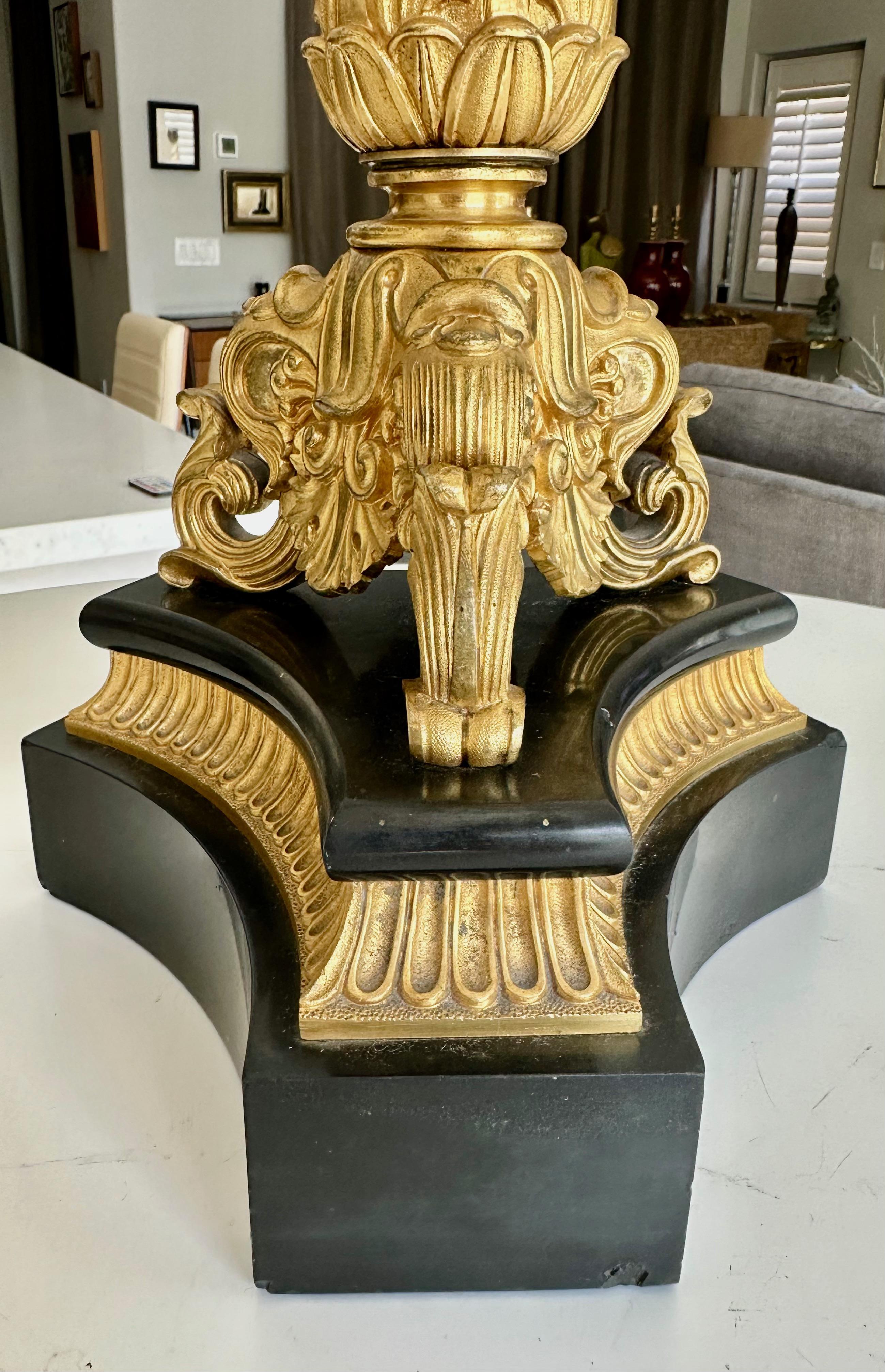 Candelabro singolo grande in bronzo dorato francese da restauro in vendita 6