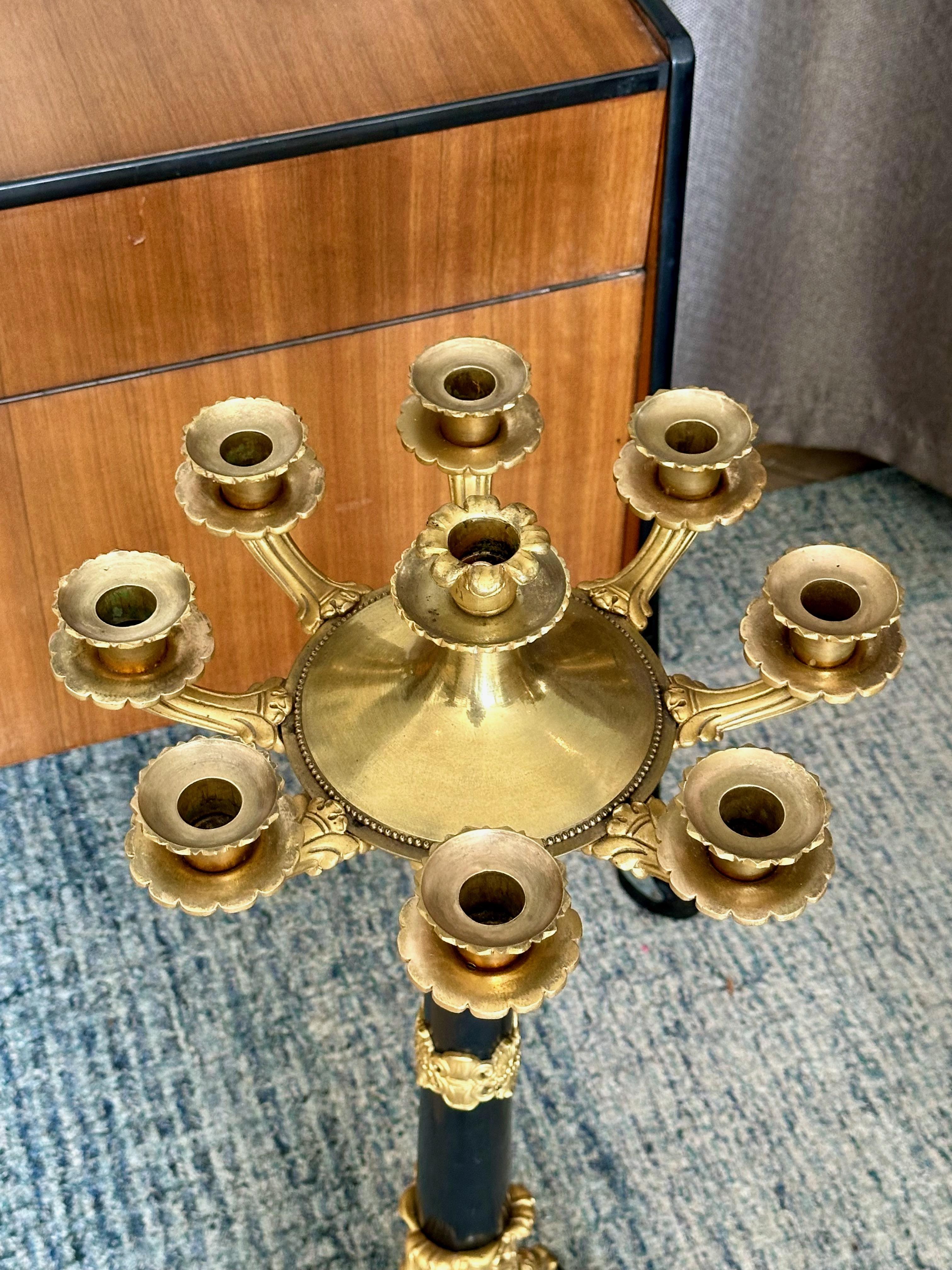 Candelabro singolo grande in bronzo dorato francese da restauro in vendita 9
